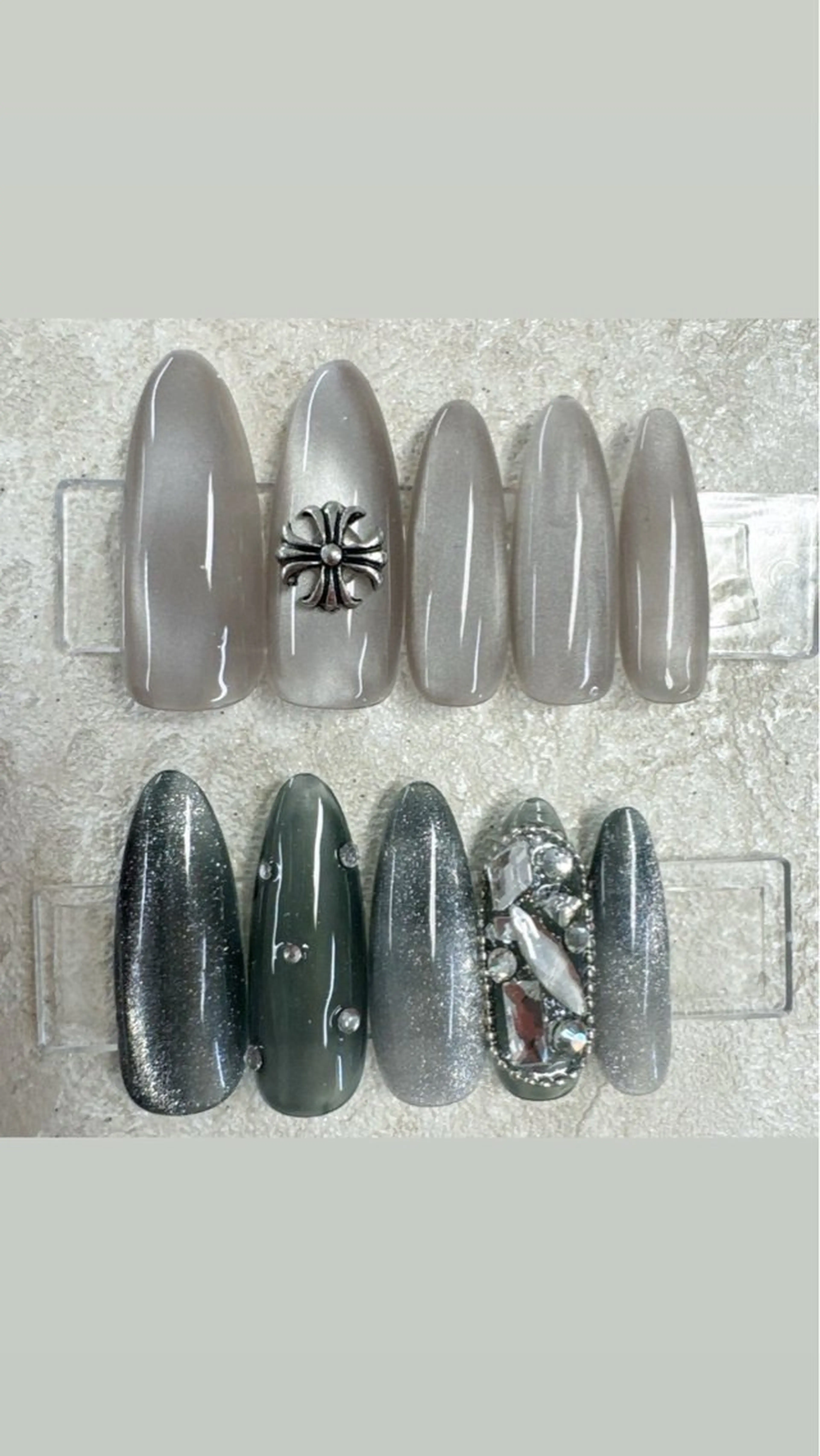 ネイル フレンチネイル ガラスフレンチ キラキラネイル 韓国ネイル オフィスネイル クイーンズネイル銀座所属・Queeens nailのネイルデザイン