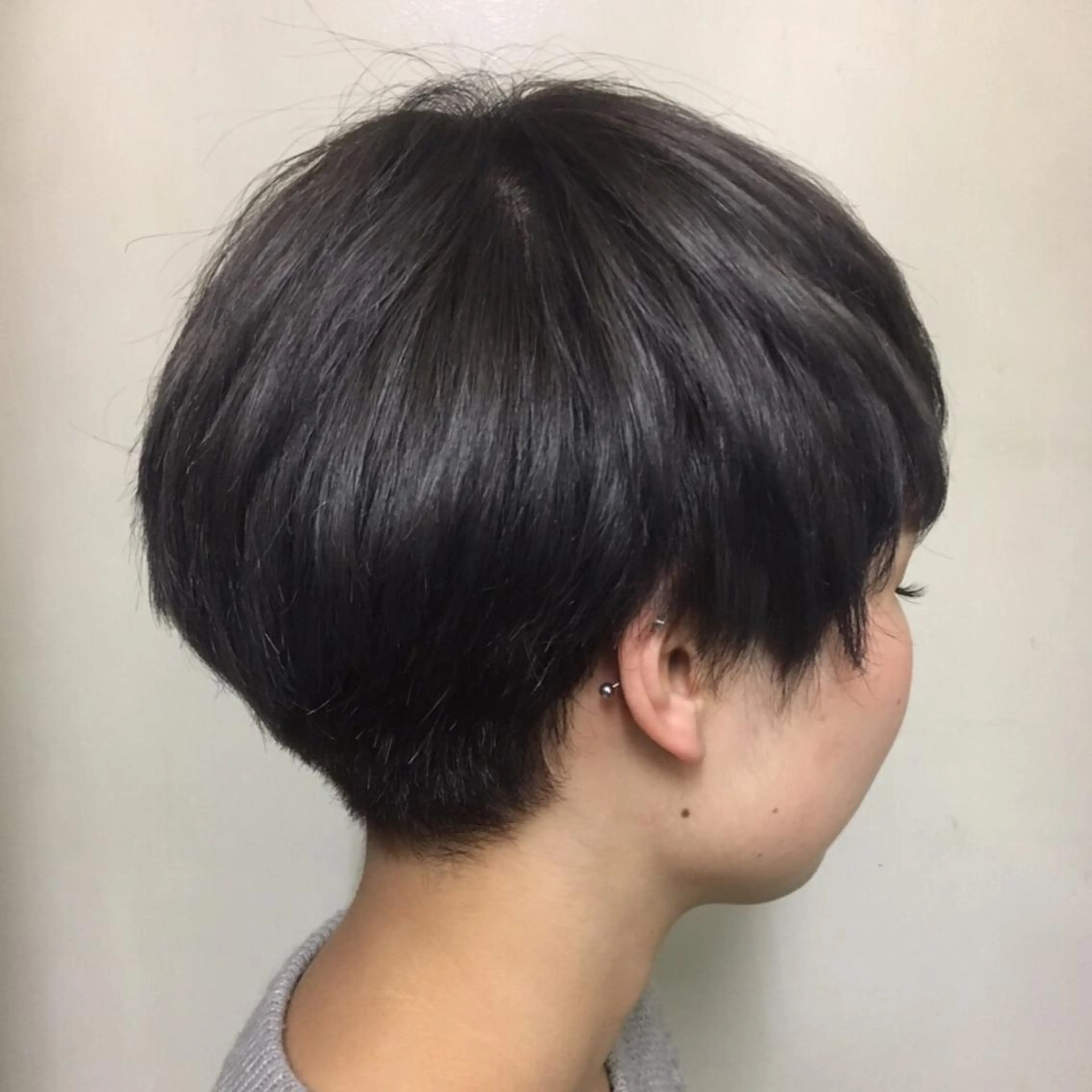 ショート カラー 透明感カラー ハイトーンカラー シルバー ひろせ かなのヘアスタイル