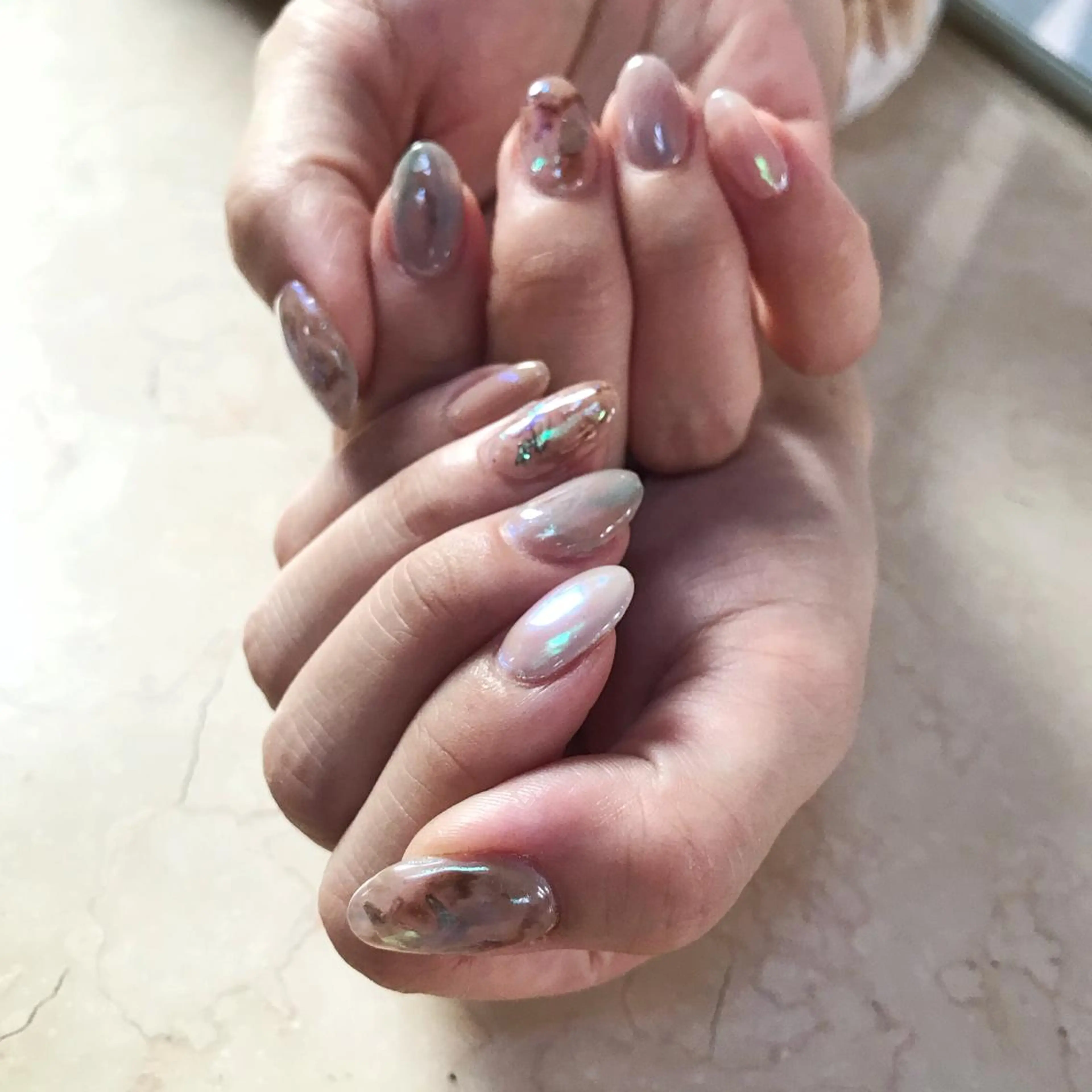 ネイル オーロラネイル ニュアンスネイル S. NOAのネイルデザイン