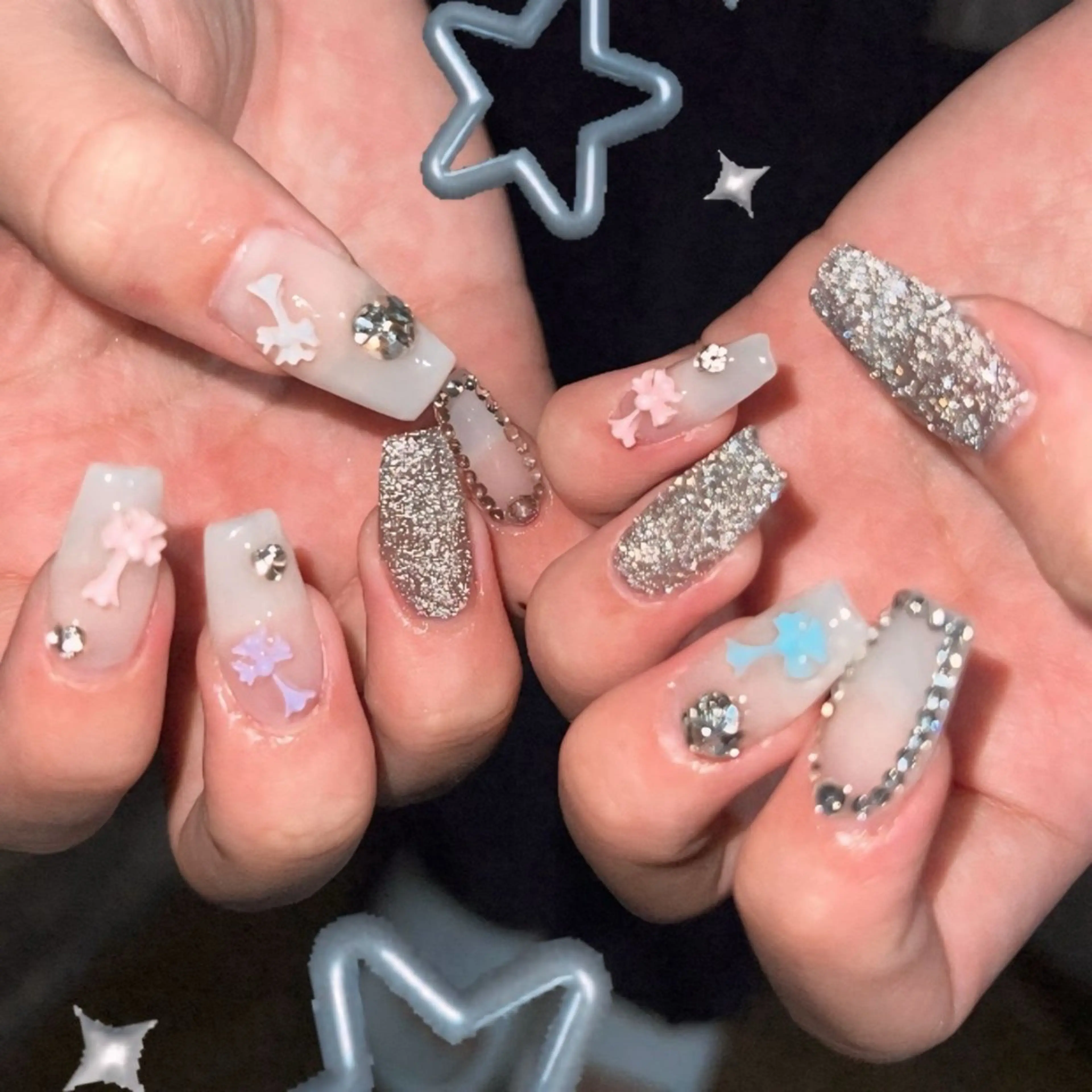 ネイル ⁸ᵃᵖᵖʸ🐝⋆゜ MöEのネイルデザイン