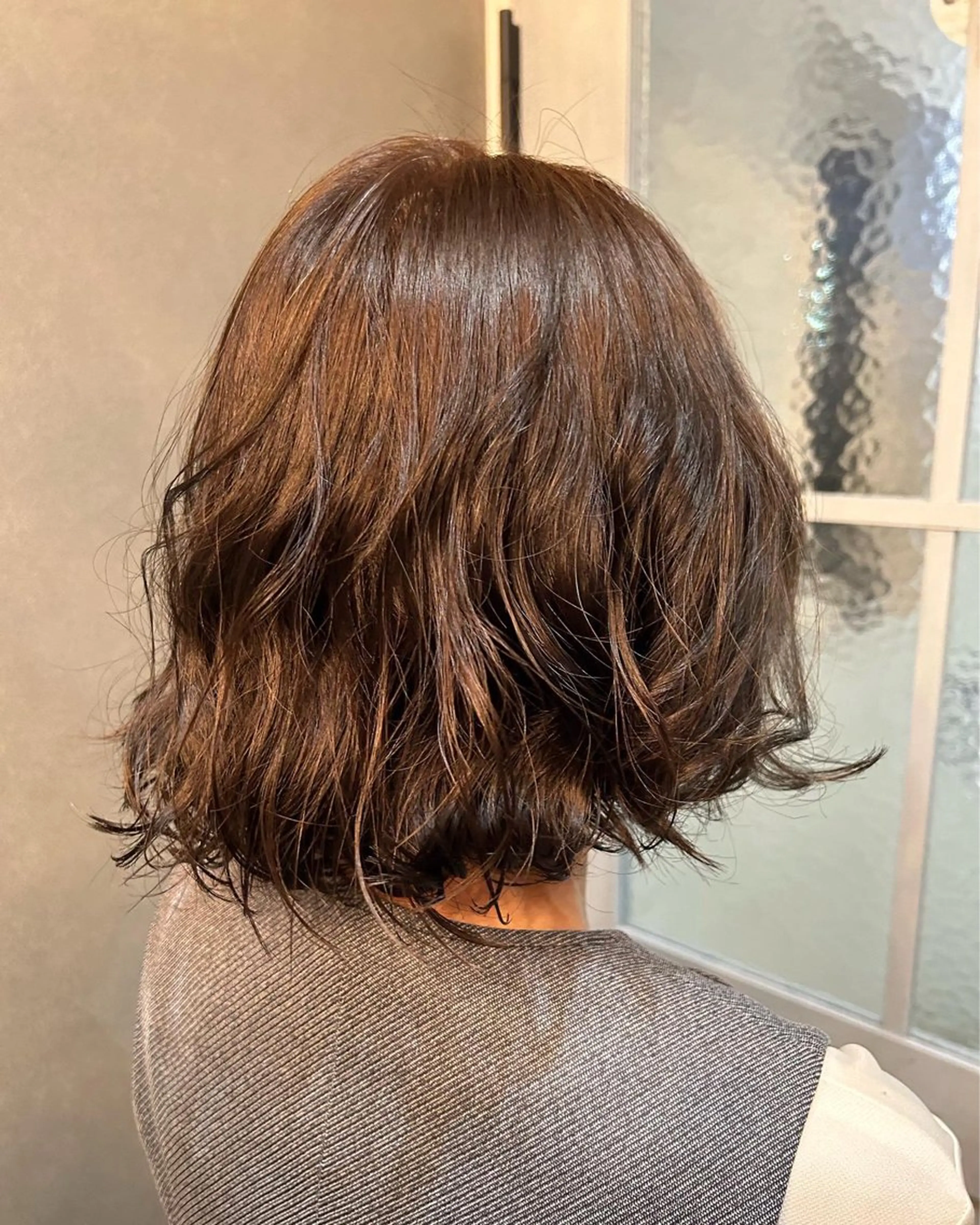 ショート カラー パーマ ベージュカラー ミルクティーベージュ Gran Jiina所属・香西 智也のヘアスタイル