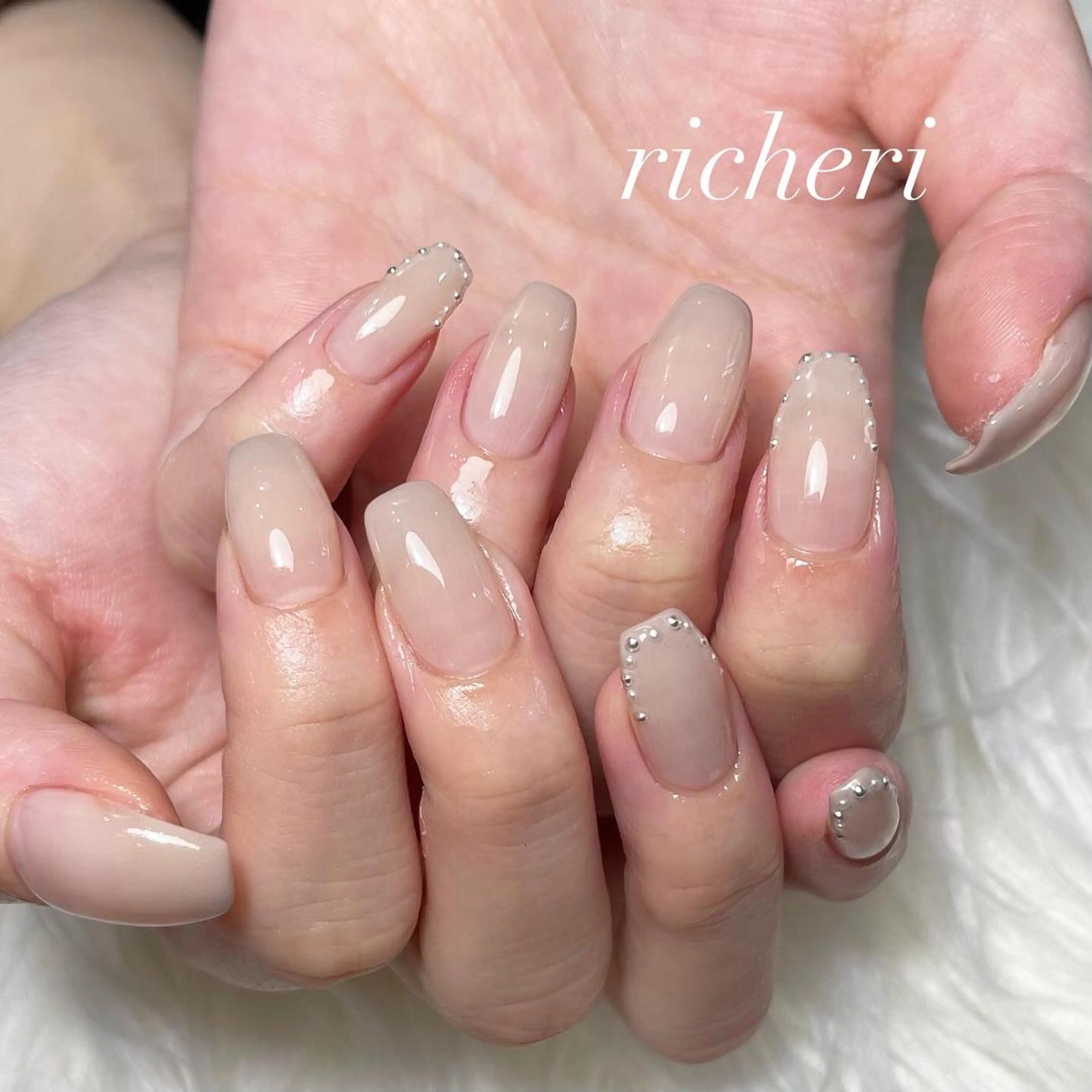 ミディアム ネイル 韓国風ヘア アートネイル フレンチネイル ジェルネイル ガラスフレンチ richeri beautyのエステ・リラクイメージ