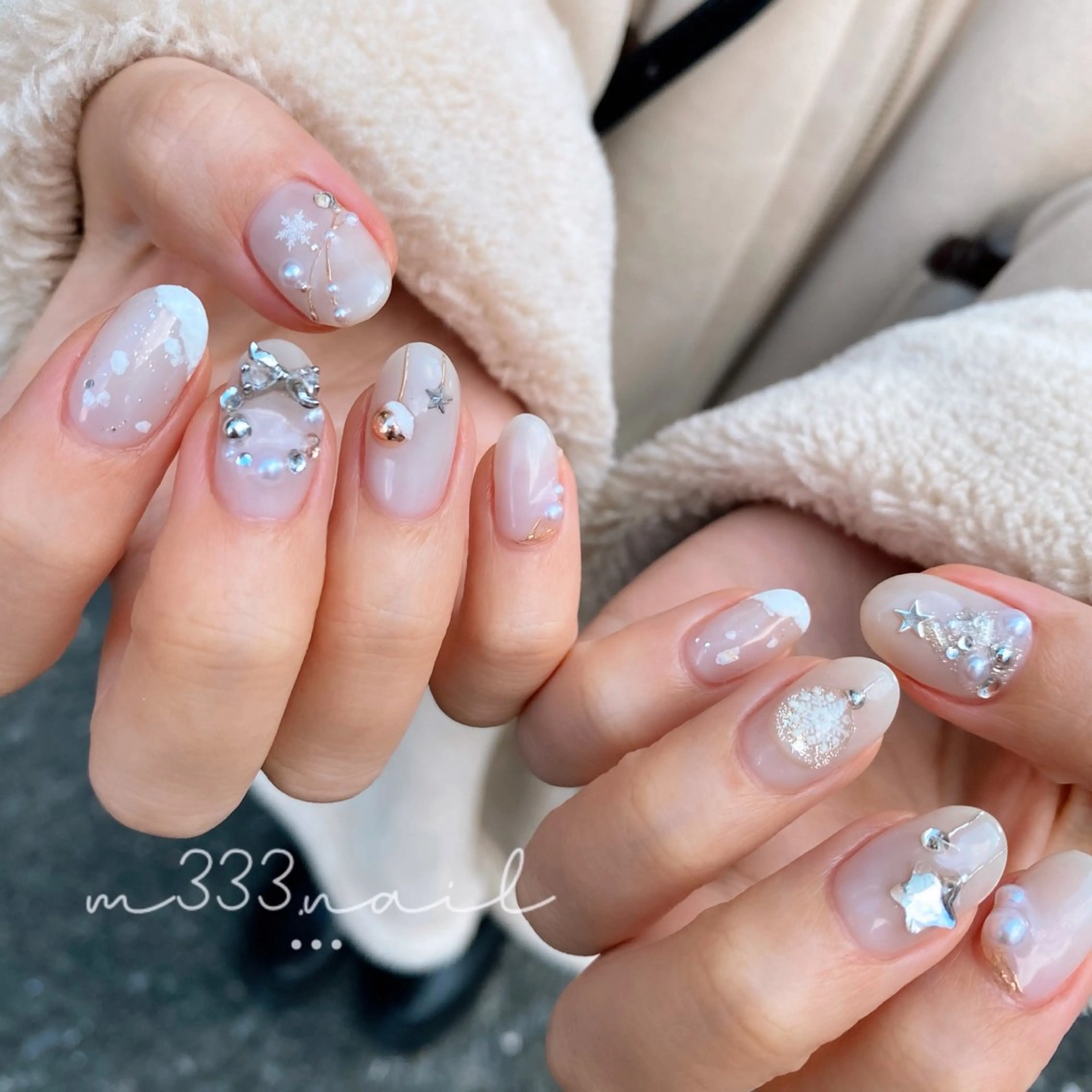 ネイル キラキラネイル 冬ネイル クリスマス ハンドネイル hair  MILE.所属・MILE. mukonosouのネイルデザイン