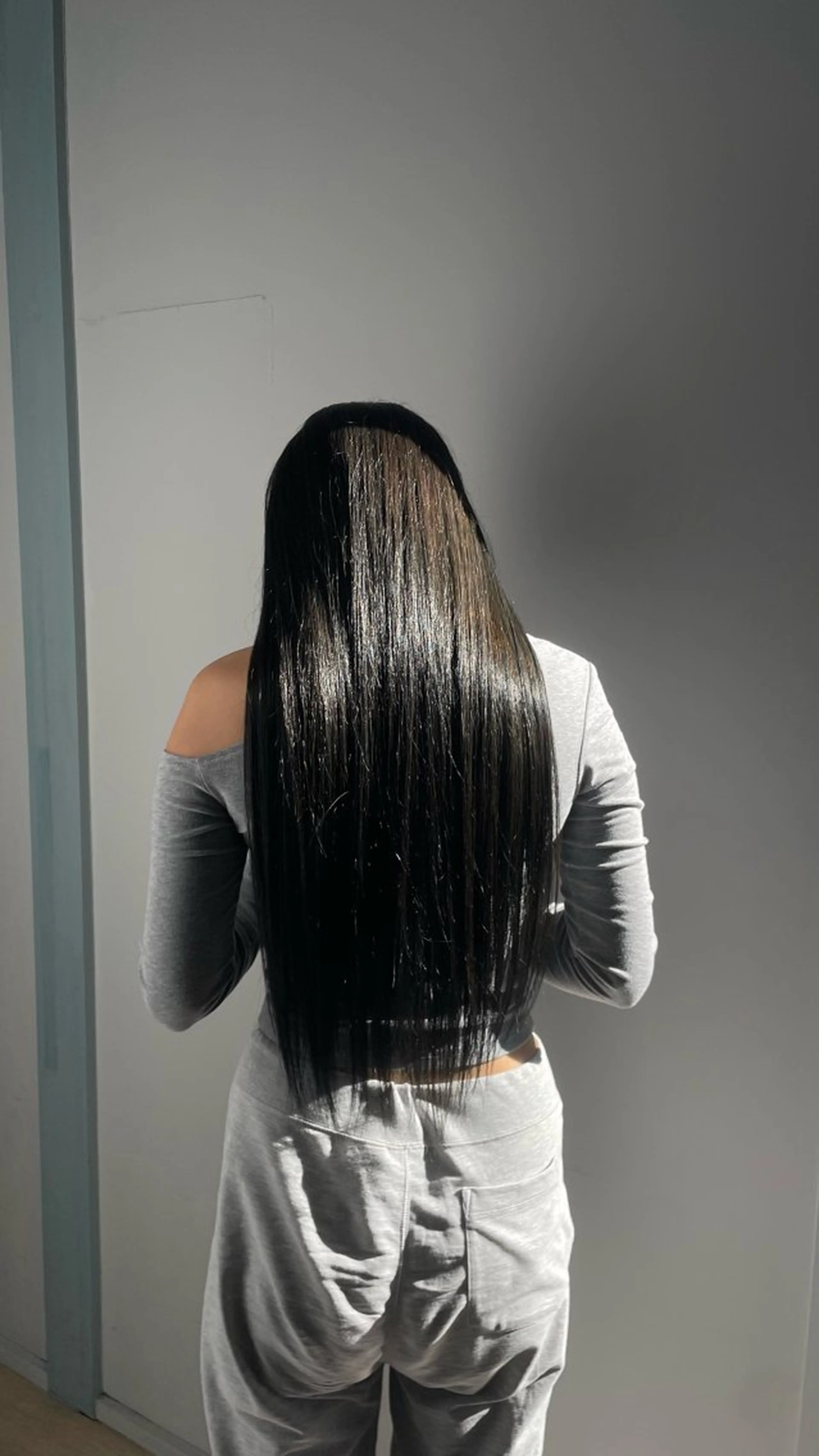 ロング カラー 𝐚𝐨𝐢/カット /パーマモデルのヘアスタイル