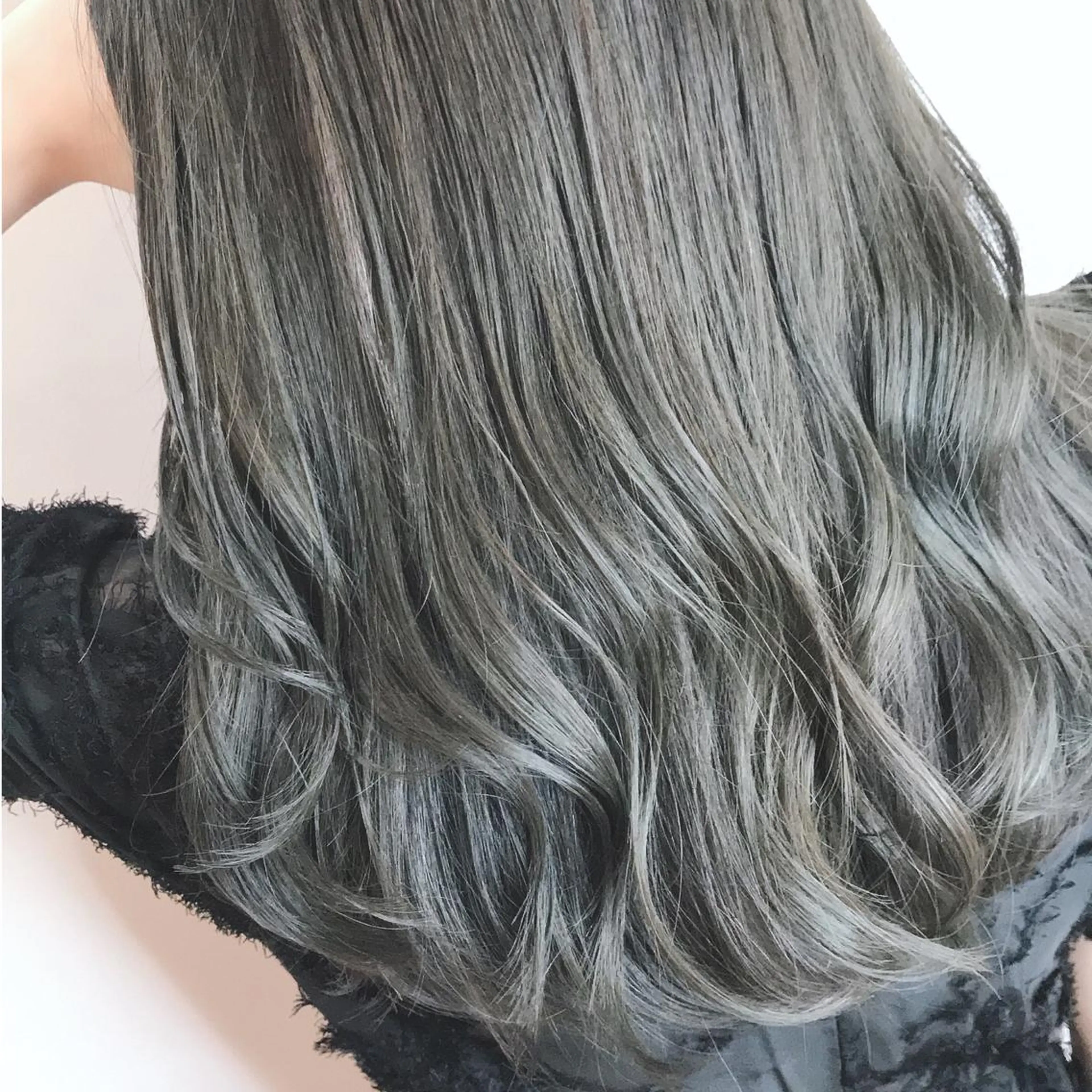 セミロング カラー アクアカラー 髪質改善 トリートメント KANOI 銀座中央通り所属・上條 航平のヘアスタイル