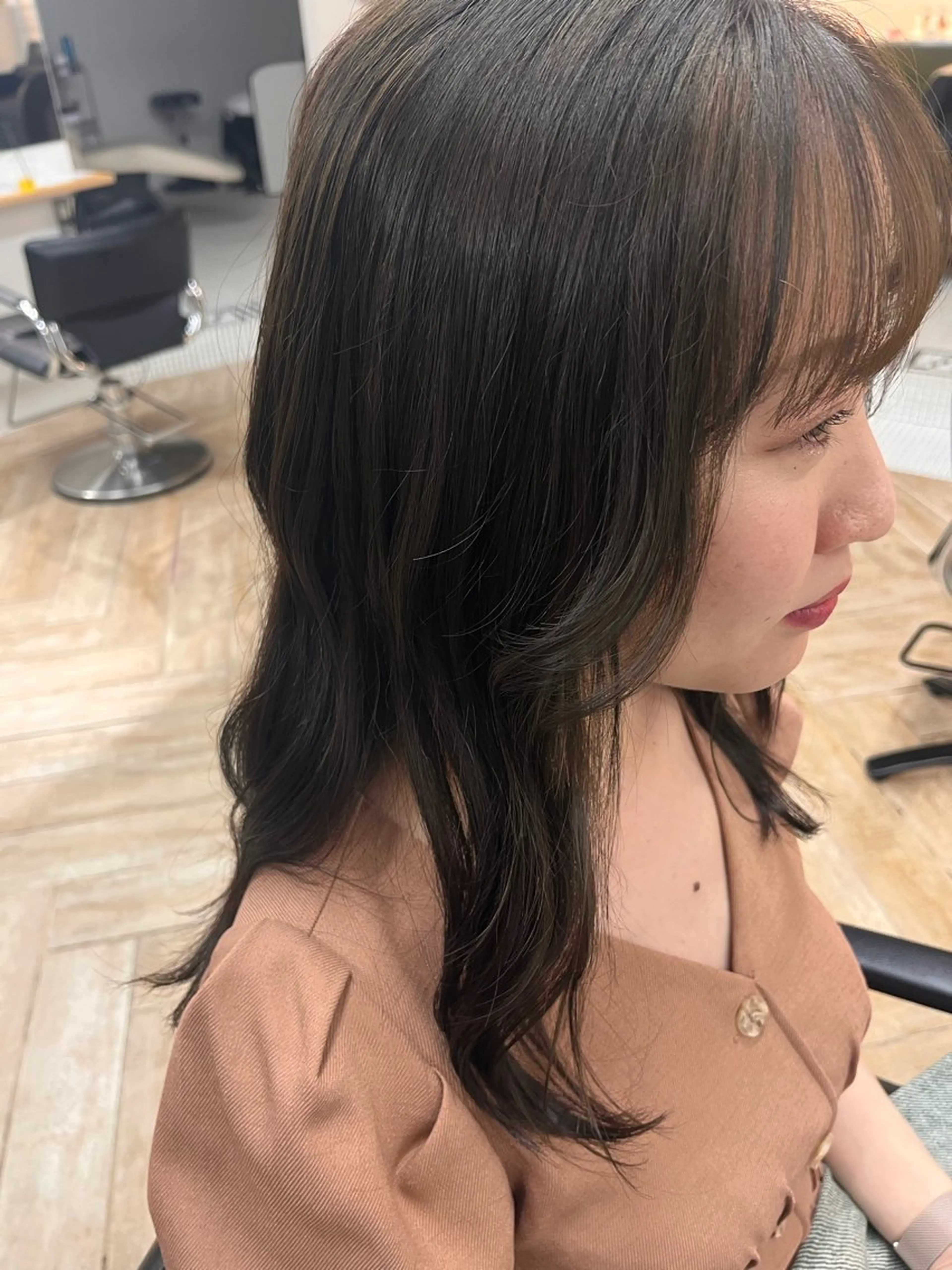 ロング カラー グレージュ オリーブグレージュ オリーブグレー パーマ/縮毛矯正 /韓国風/佐藤里咲のヘアスタイル