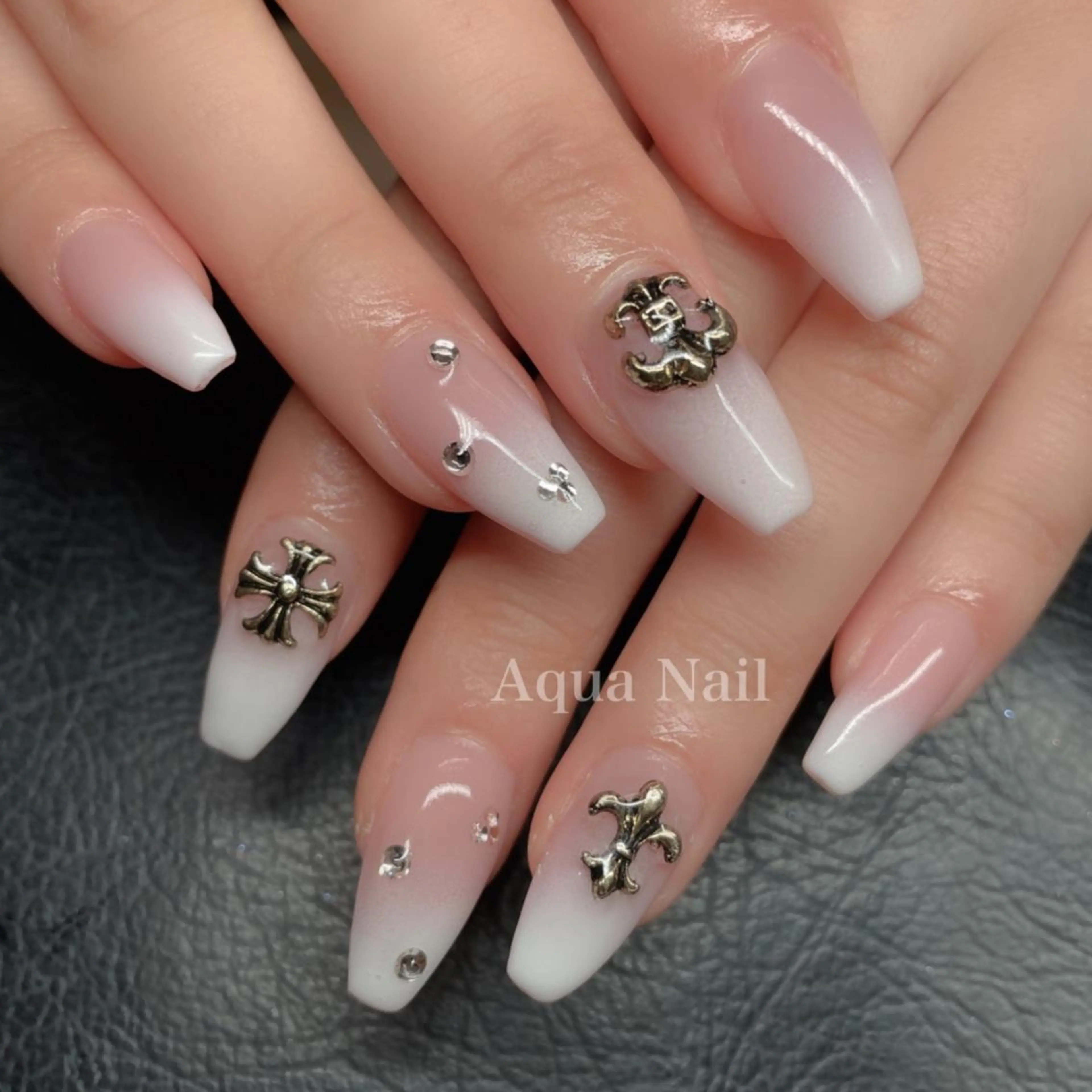 ネイル ハンドネイル フットネイル AQUA NAIL所属・AQUA NAILのネイルデザイン