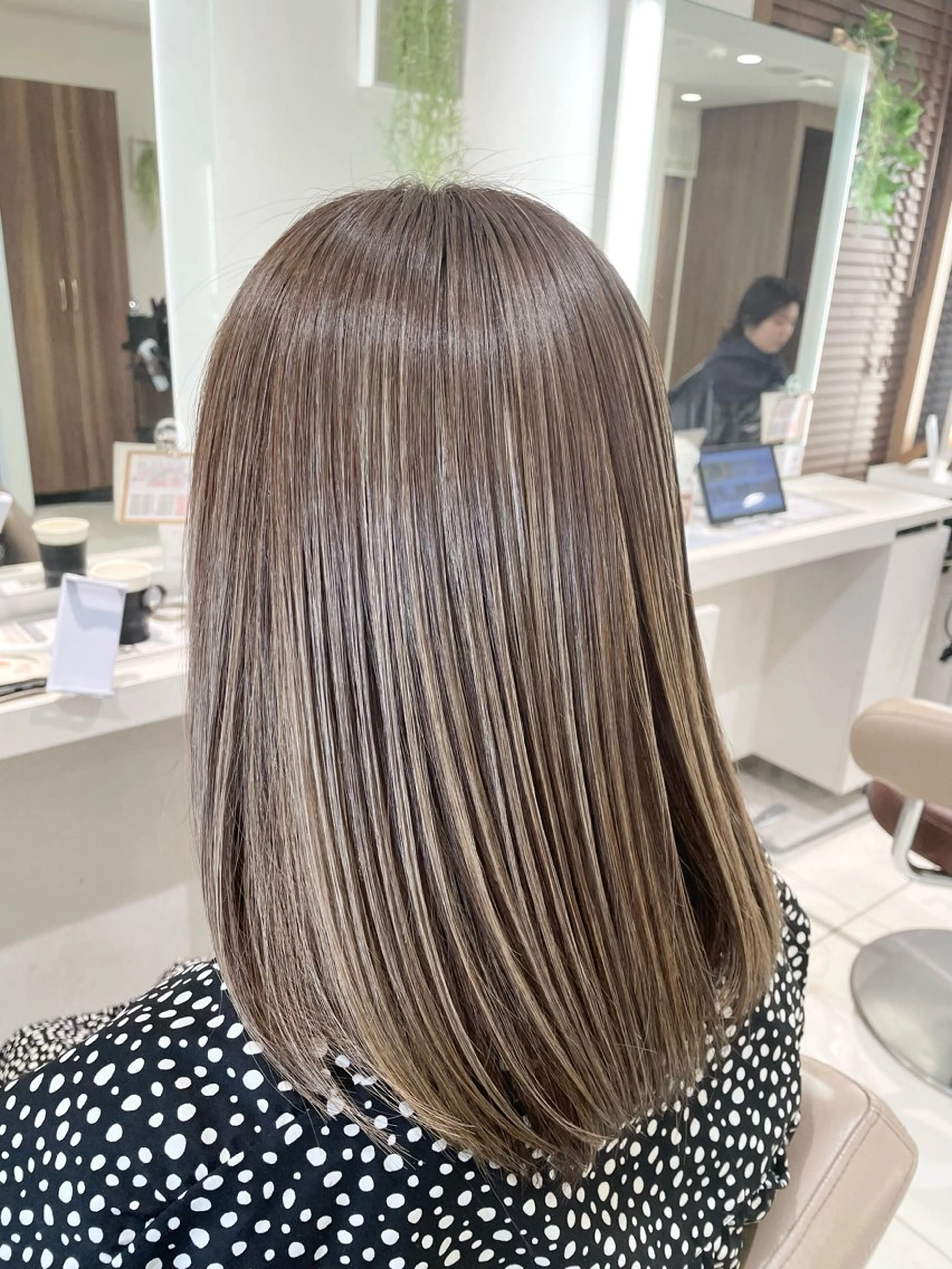 ミディアム カラー ハイライトカラー ハイライト 清藤 綾のヘアスタイル