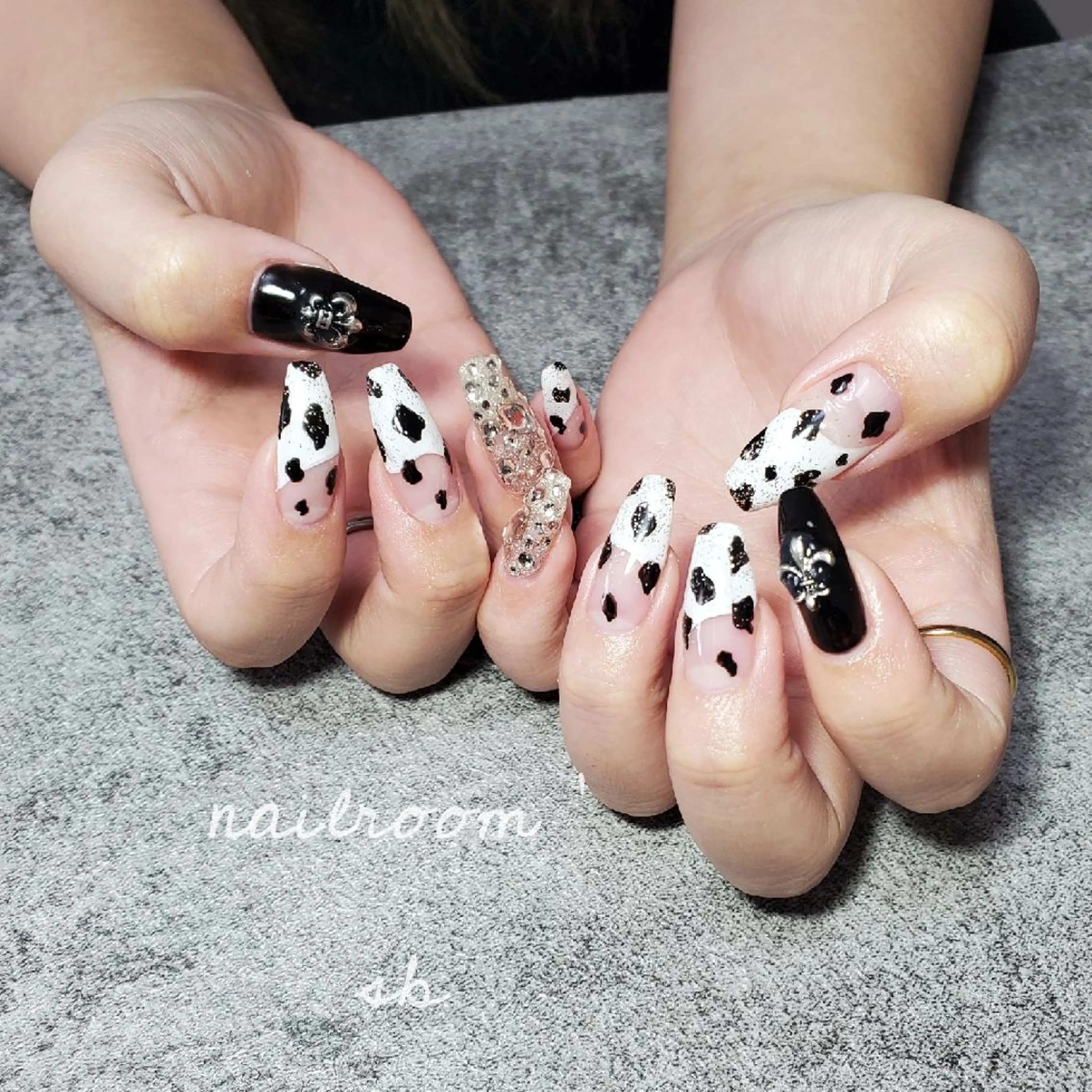 ネイル ハンドネイル nailroom‪ sb‪‪𓈒𓂂𓏸のネイルデザイン