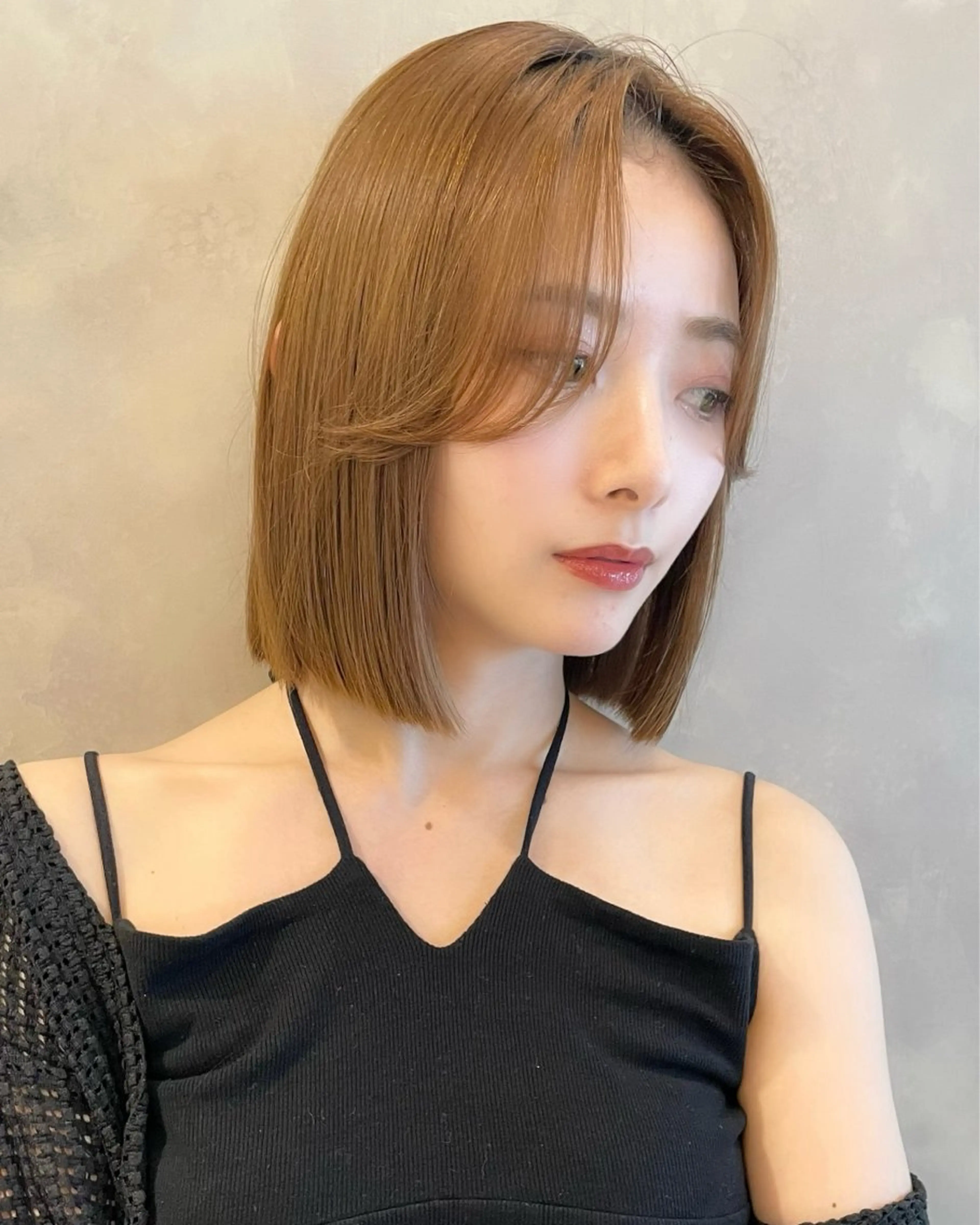 ミディアム 切りっぱなしボブ ワンレンボブ ショートボブ ボブ くびれヘア カット ヘアカラー ボブ/デザインカラー /表参道/新井美有紀のヘアスタイル