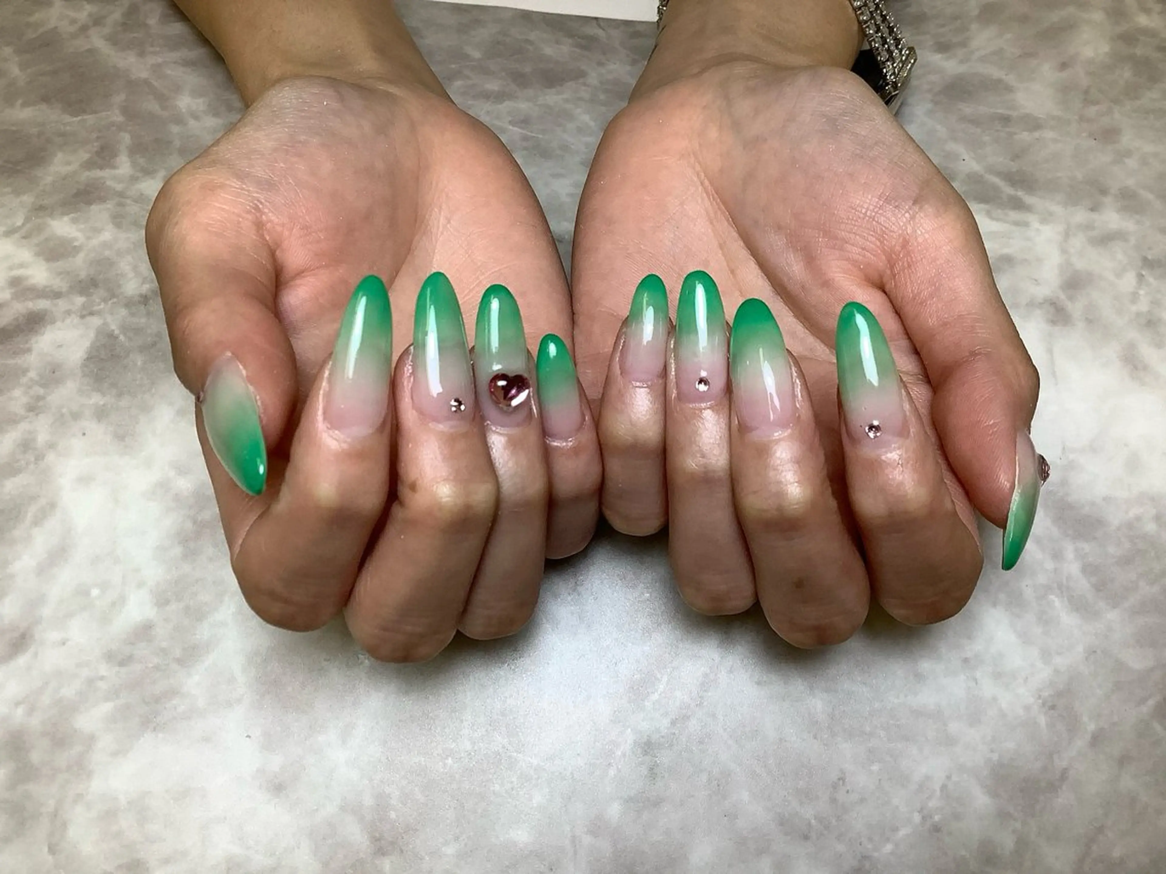 グラデーションネイル💅オフありの写真