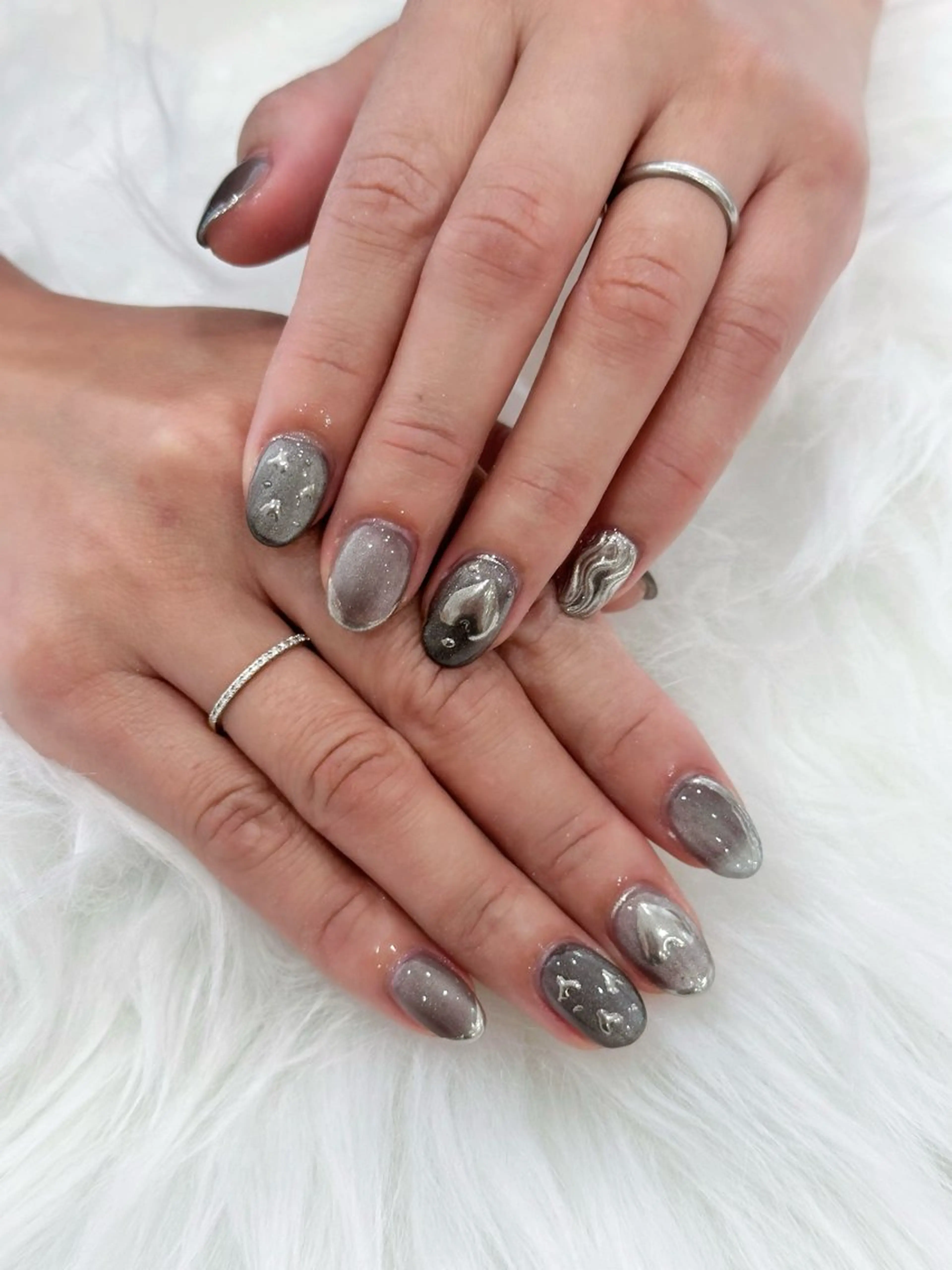 ネイル シルバー Rich to 各務原店所属・冨山 きくののネイルデザイン