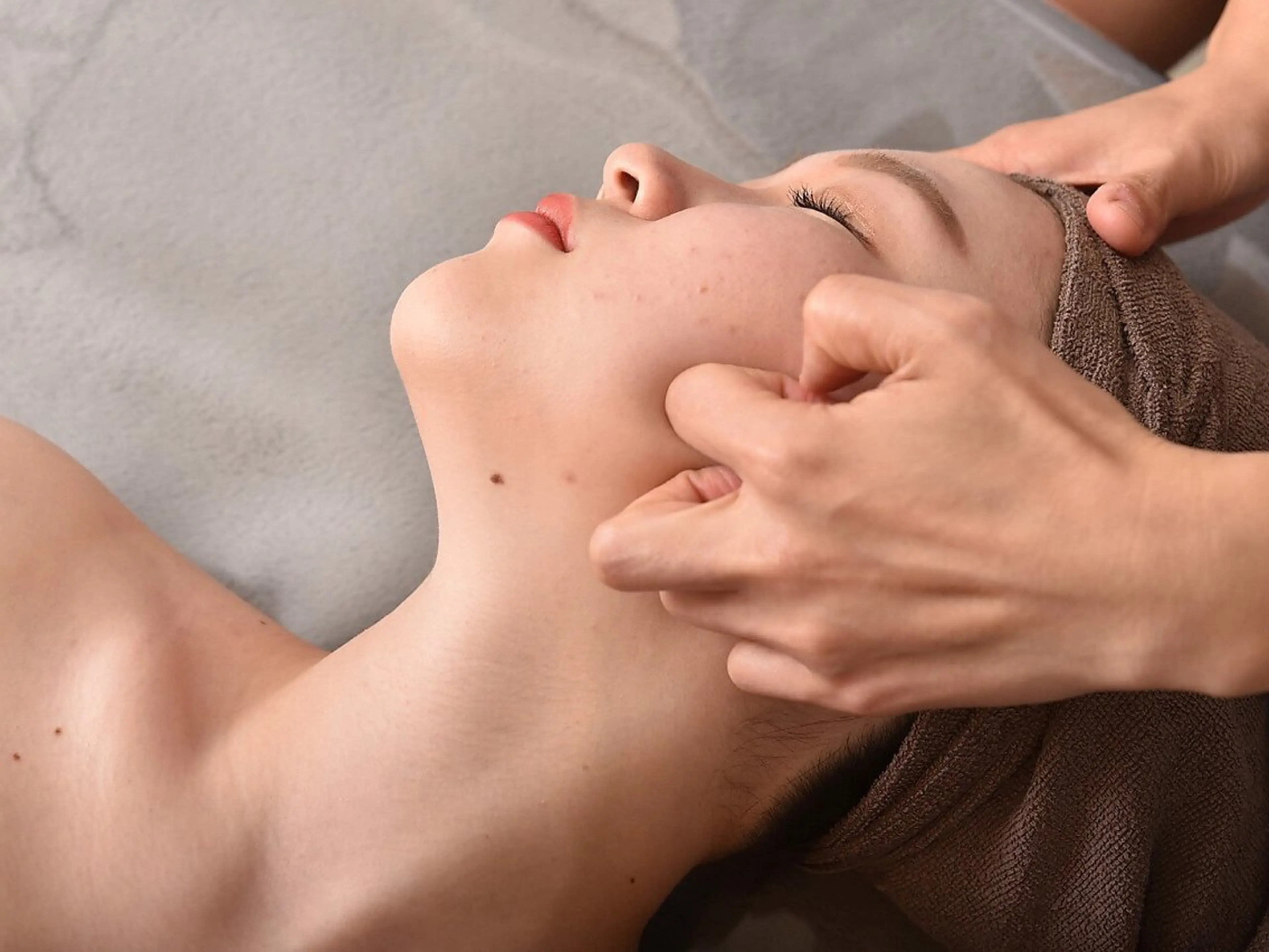 【定番人気】韓国小顔コルギ60分コース🪽首肩ヘッド込み 韓国女優の様な浮腫知らずの小顔へ導きます🫧クレンジング洗顔有の写真