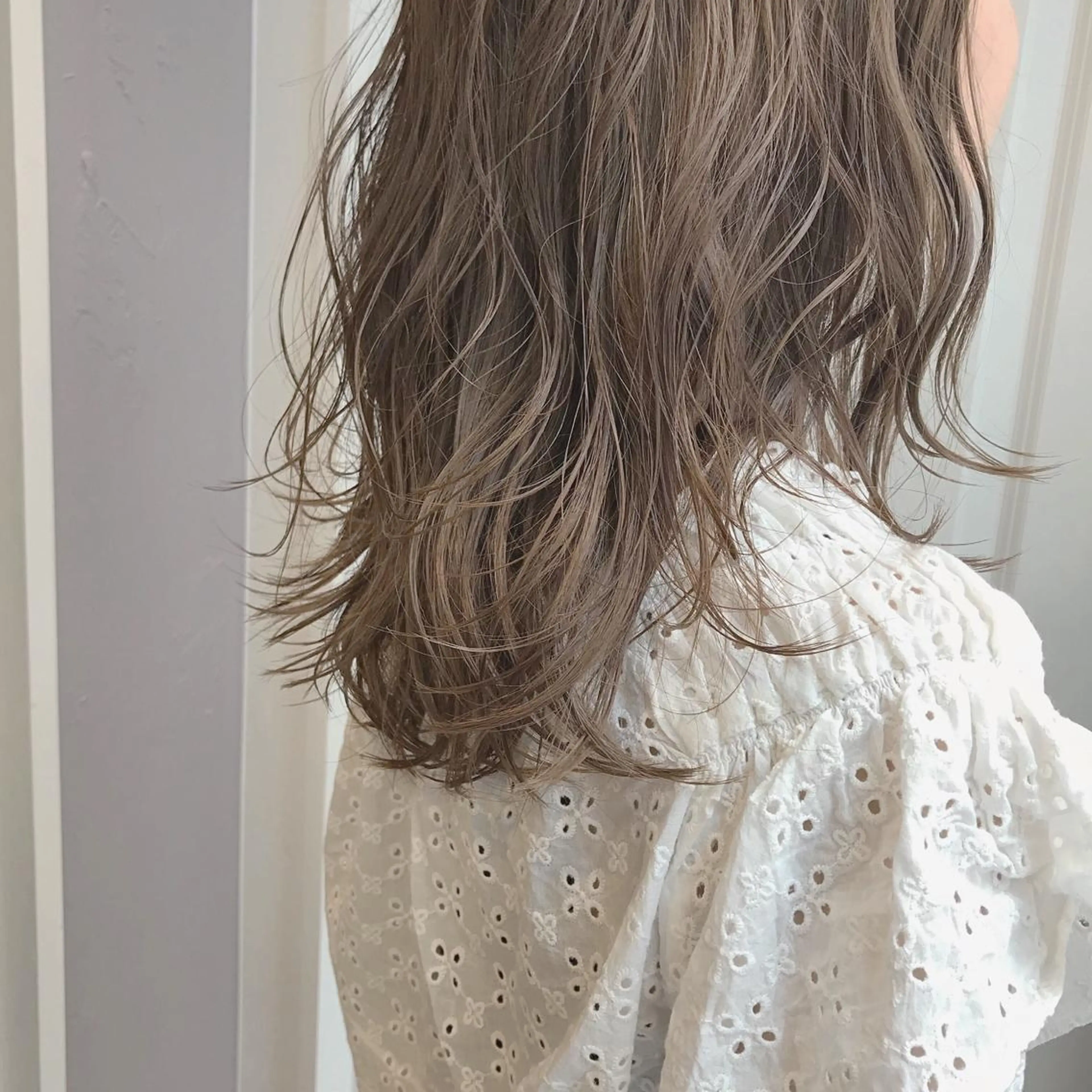 セミロング カラー ベージュカラー ダブルカラー HARUNA🤍 大人ショートヘアのヘアスタイル