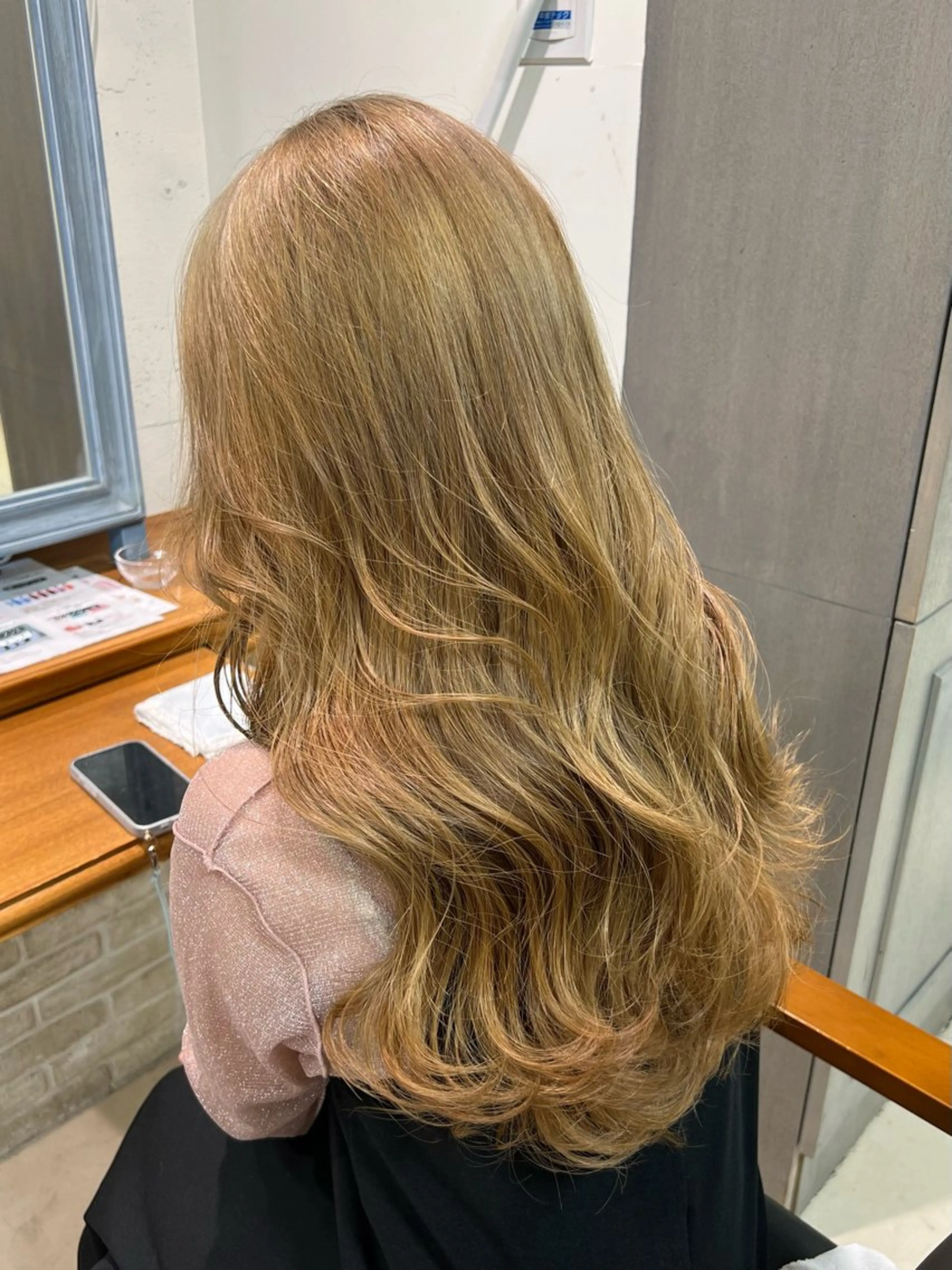 ロング カラー パーマ ヘアアレンジ ベージュカラー ブリーチ ミルクティーベージュ レイヤーカット charme【 シャルム 】所属・ボブ/レイヤー/ nanamiのヘアスタイル