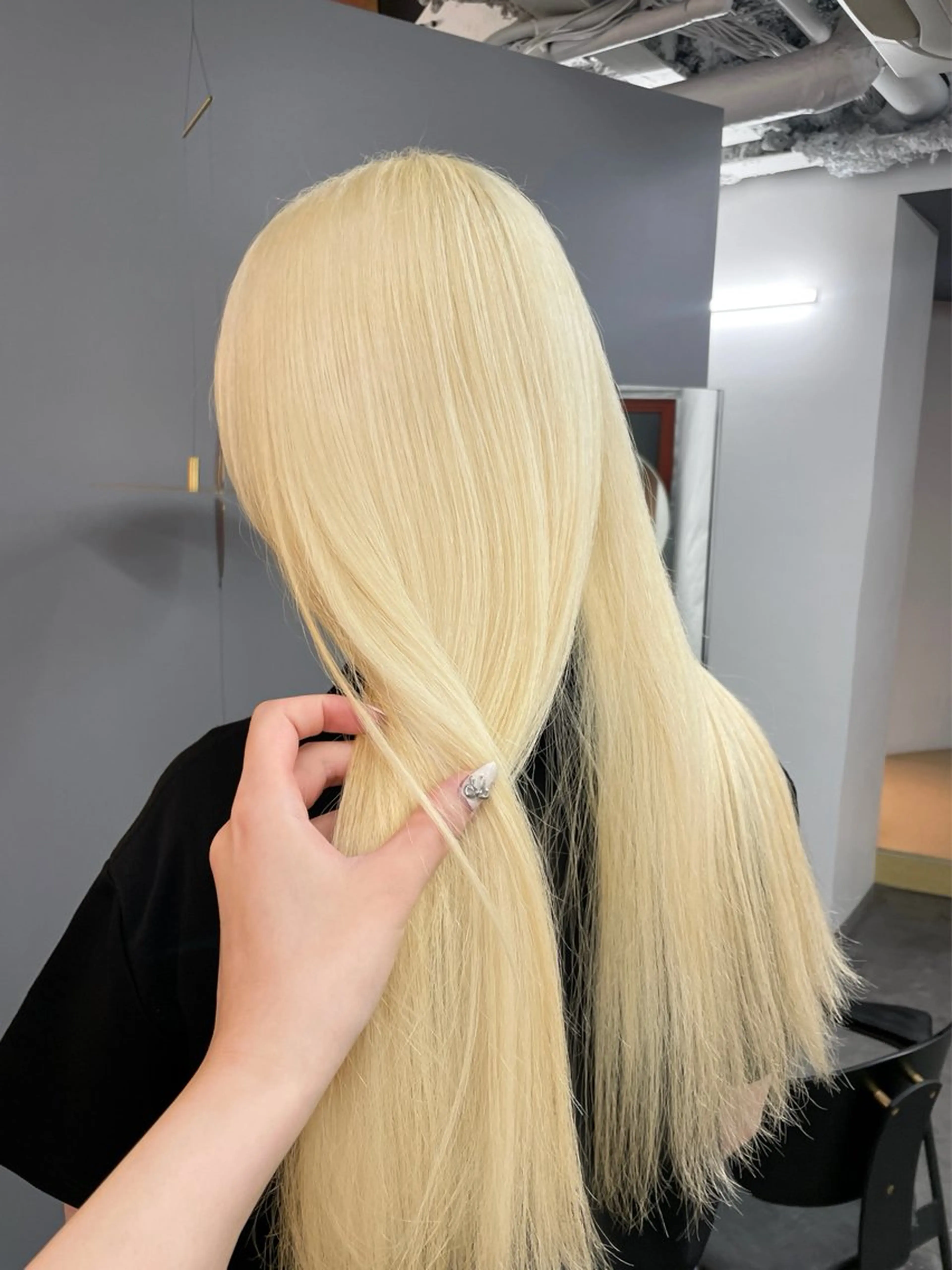 ロング カラー ヘアアレンジ ブリーチ 抜きっぱなしブロンド ブロンド ハッシュカット/ 韓国ヘア☽⋰mahoのヘアスタイル