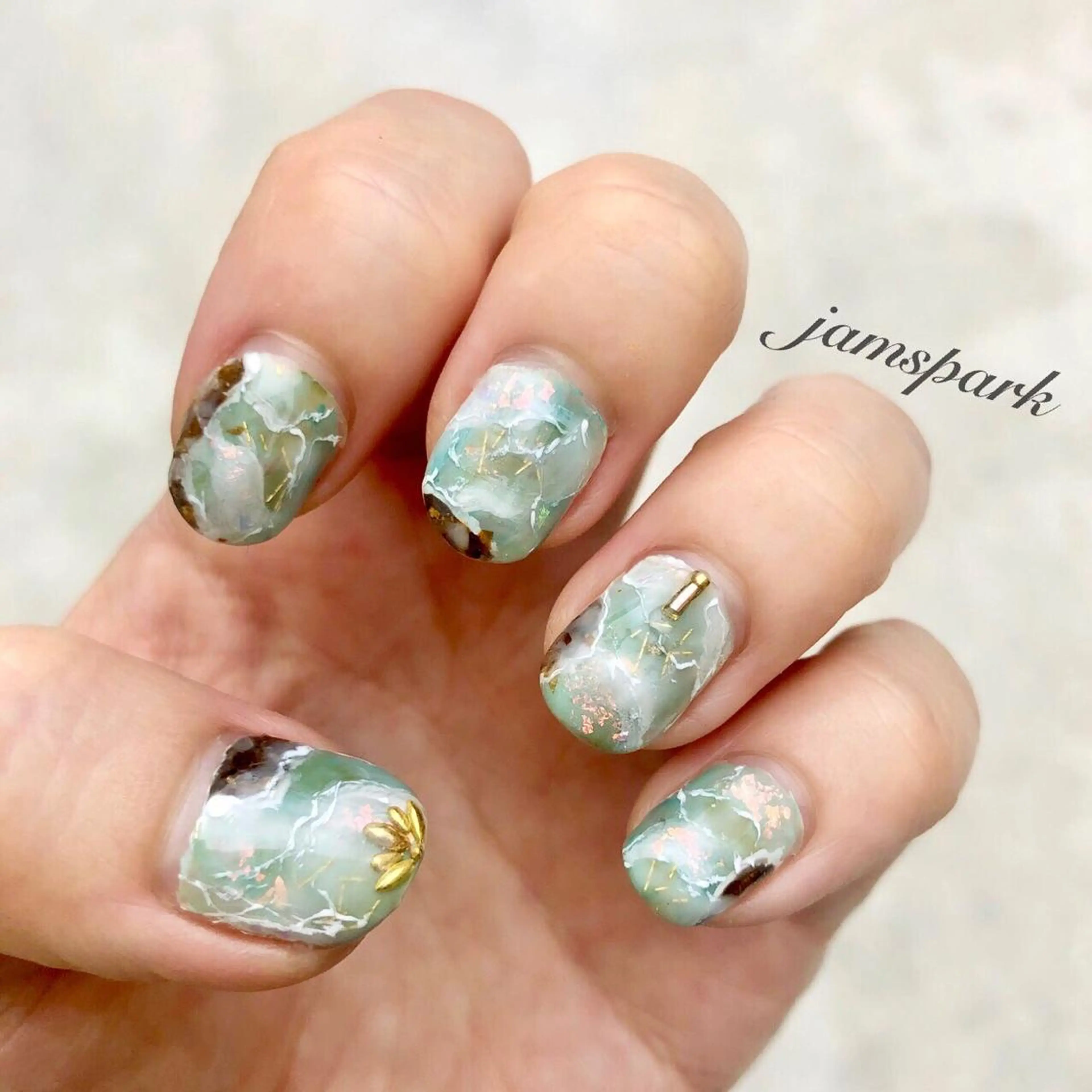 ネイル オーロラネイル ジェルネイル グリーン ニュアンスネイル ピンク jamspark ✨のネイルデザイン