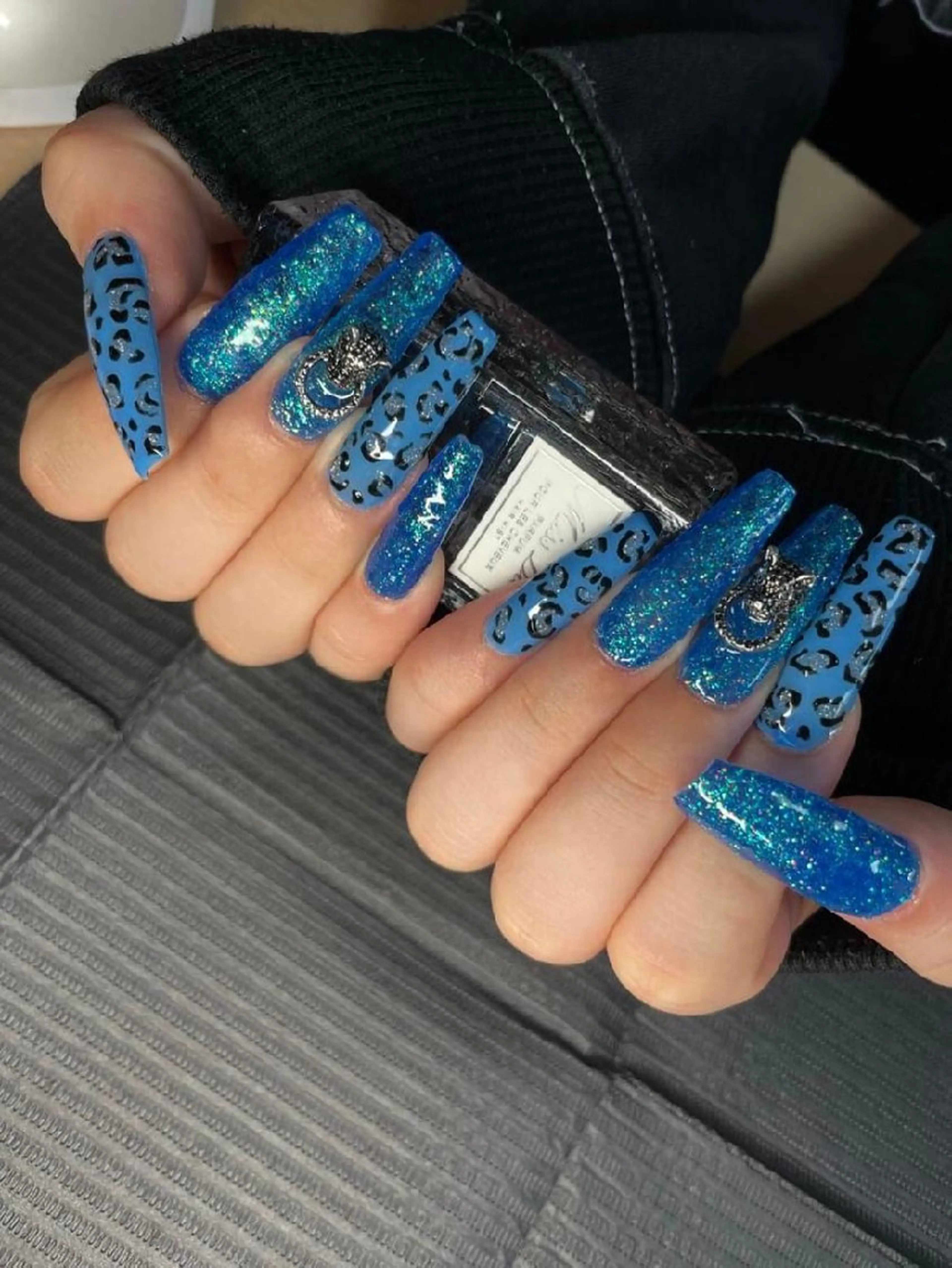 ネイル アニマル柄 キラキラネイル ラメ(グリッター) シンプルネイル ハンドネイル Cocopelli N'STYLEのネイルデザイン