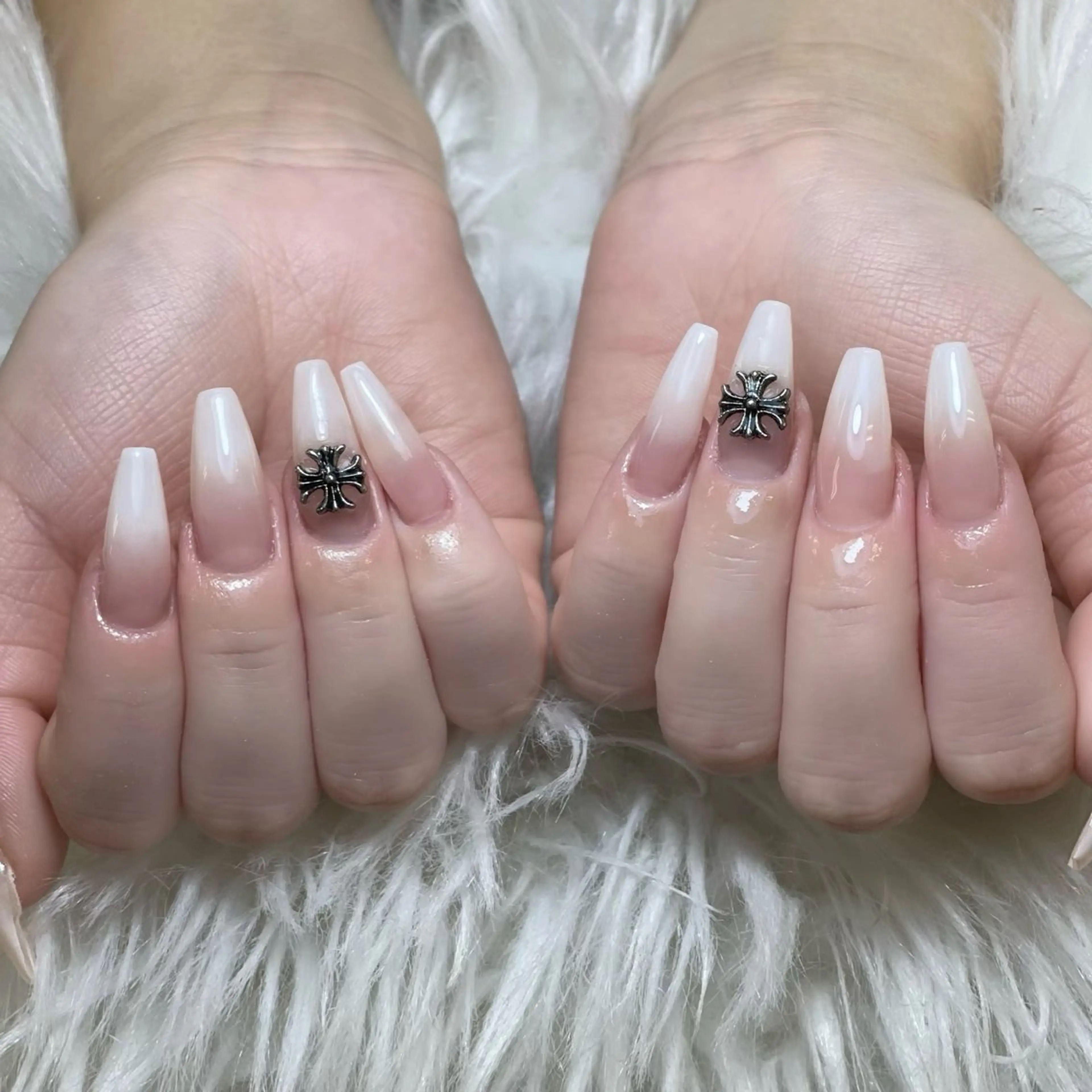 ネイル チークネイル フレンチネイル グラデーション キラキラネイル 韓国ネイル HIKARI HANA NAIL所属・HIKARIHANA NAILのネイルデザイン