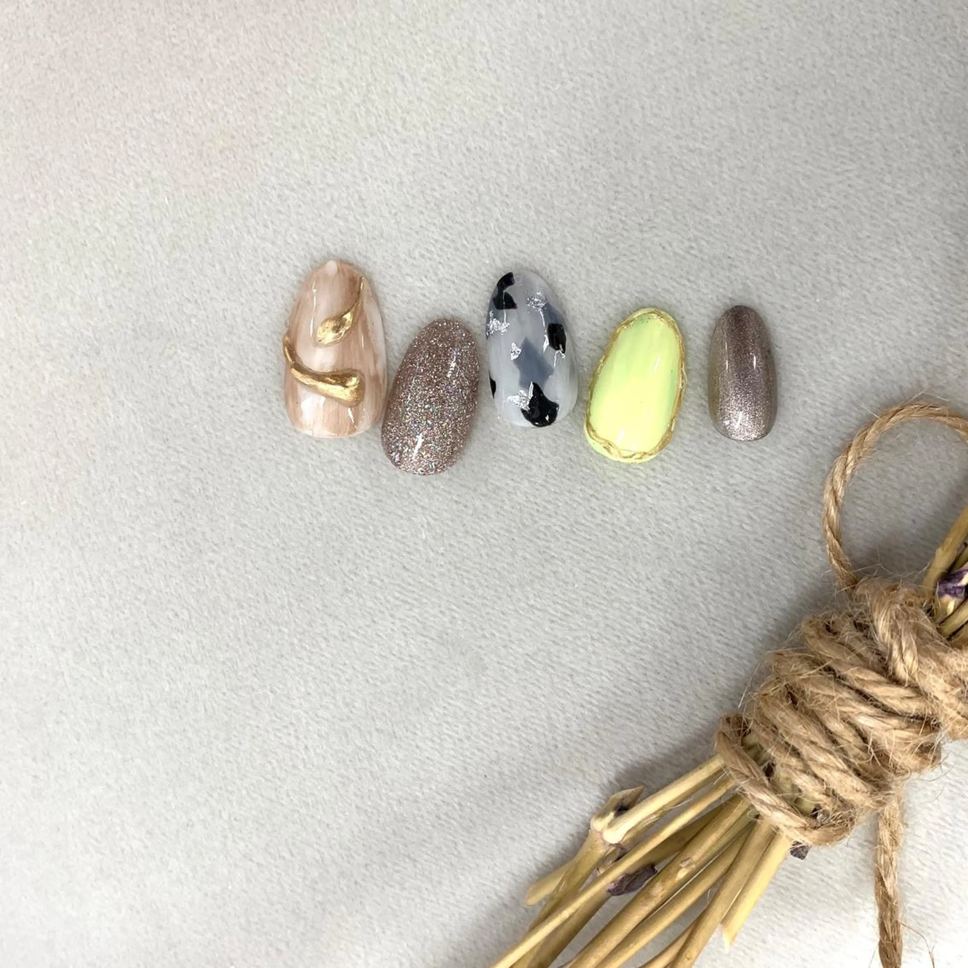 ショート ネイル ミラーネイル ニュアンスネイル yuri kaのネイルデザイン