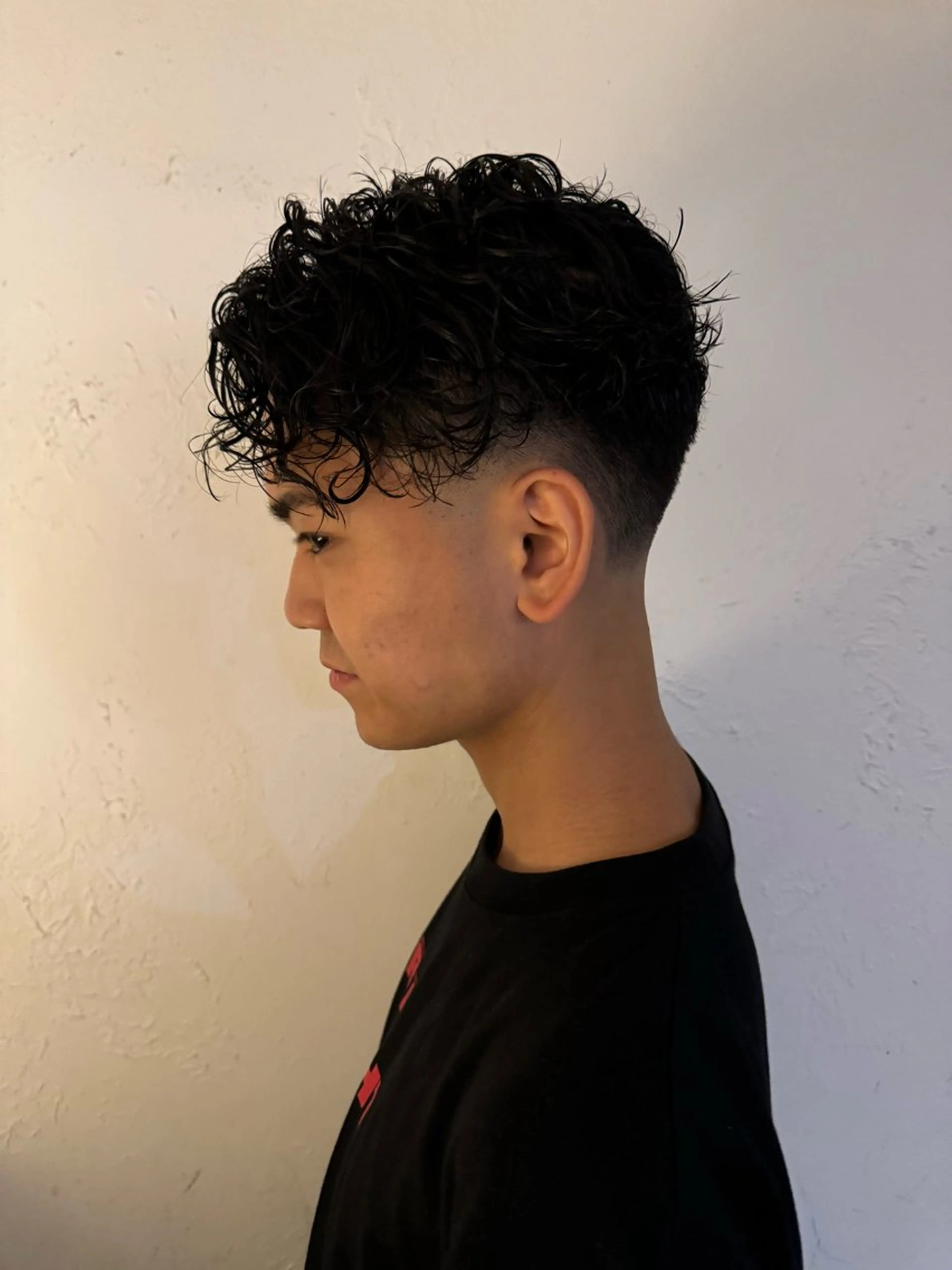 ショート パーマ メンズ センターパート ダウンパーマ フェードカット メンズハイライト メンズパーマ カット パーマ トリートメント 💈メンズ特化💈 TASUKUのヘアスタイル