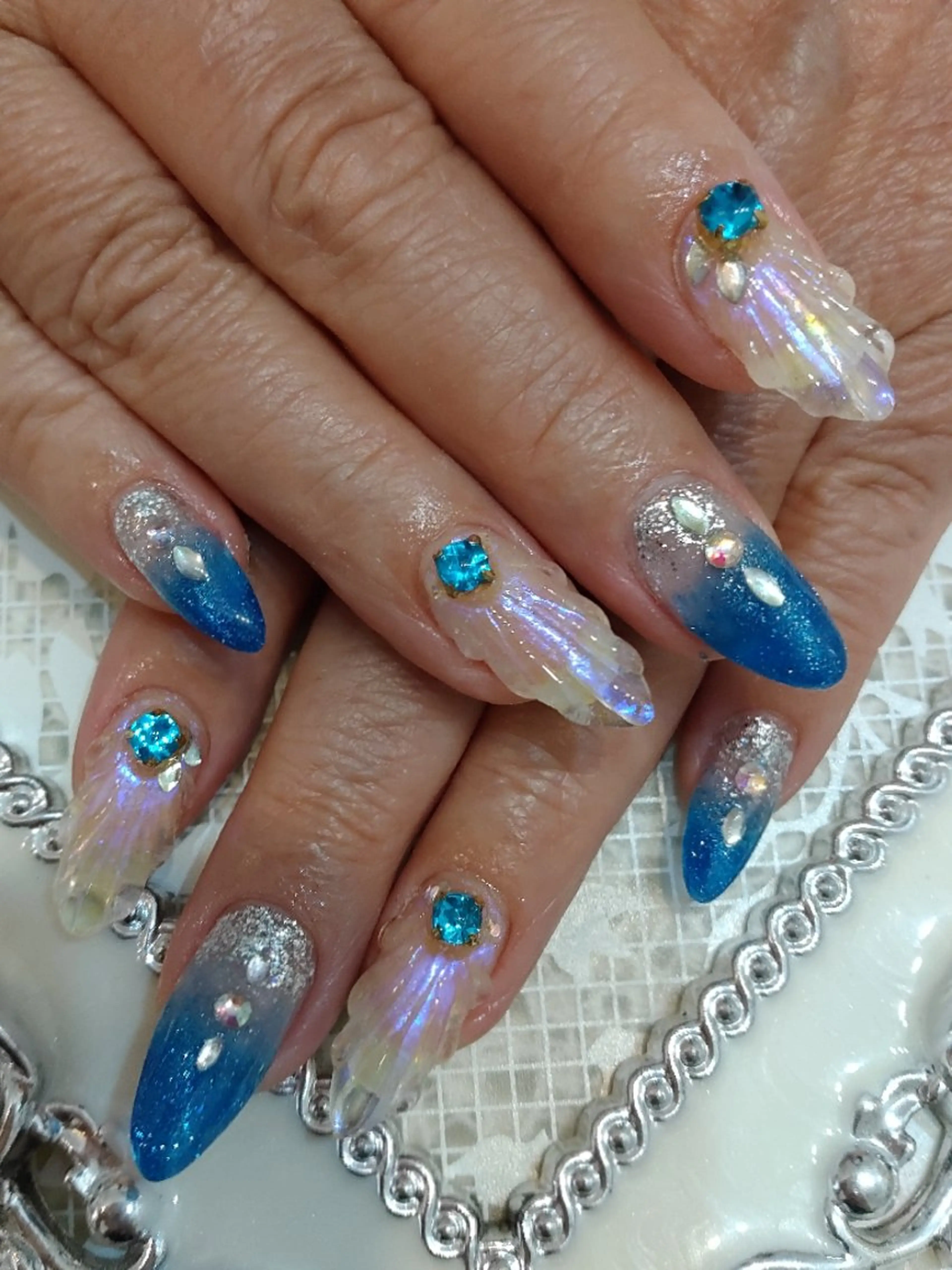 ネイル エステとネイル ローズコンフォートのネイルデザイン