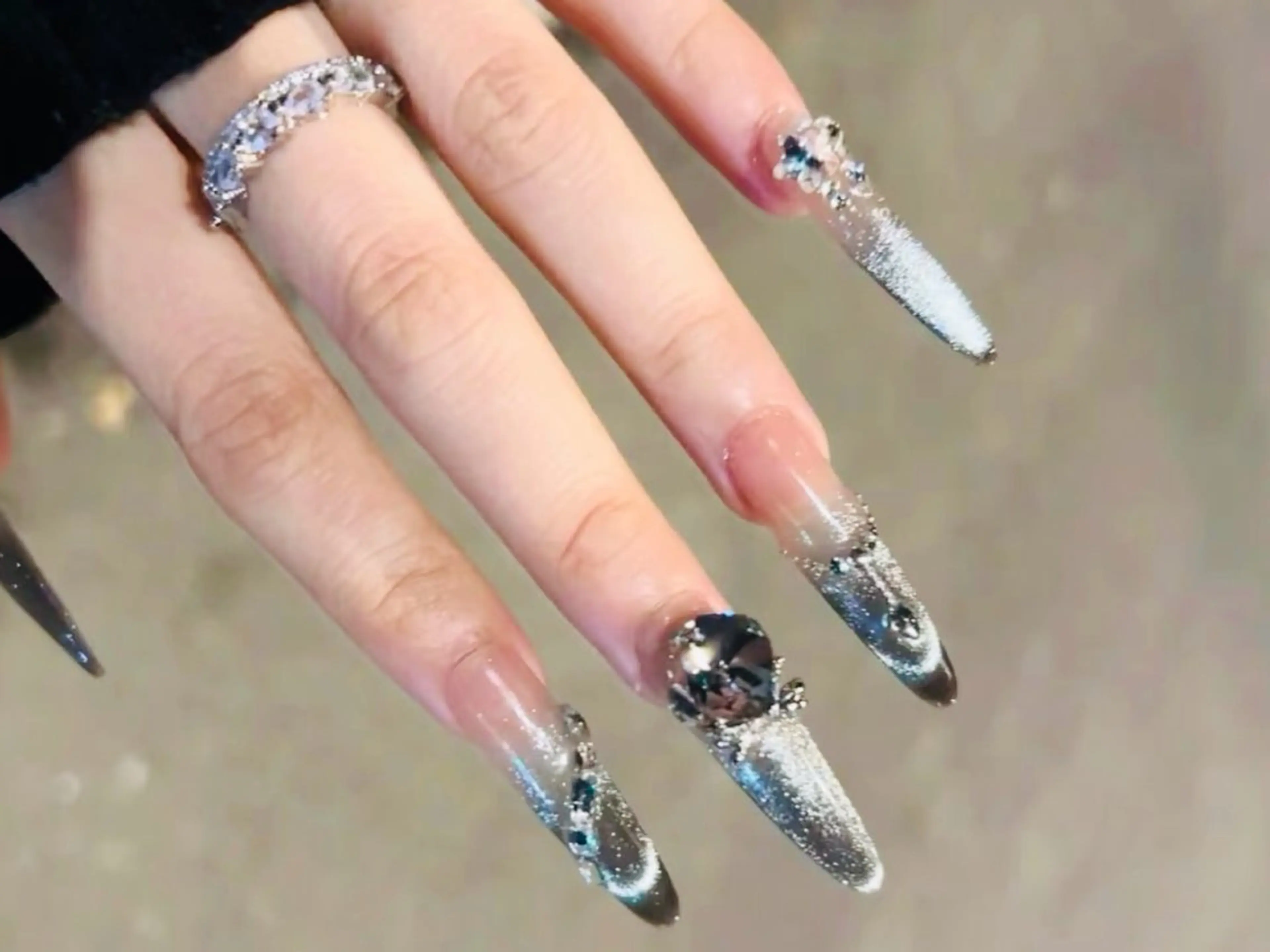 ネイル フレンチネイル ラメ(グリッター) ハンドネイル ハンドケア DarkHoney 池袋店のネイルデザイン