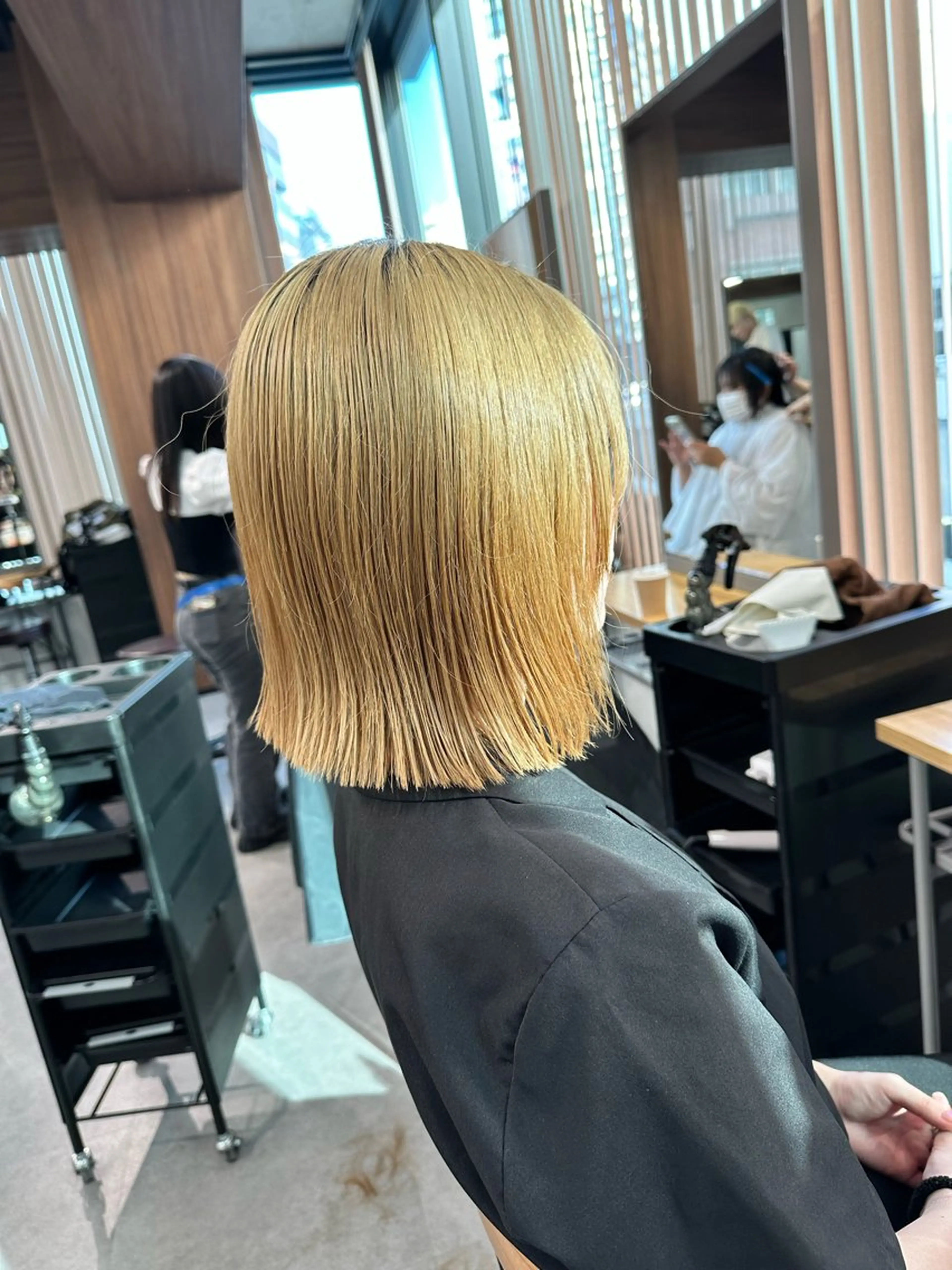 セミロング カラー ブリーチ ハイトーンカラー ヘアカラー トリートメント 縮毛矯正/髪質改善 /ボブ/ともきのヘアスタイル