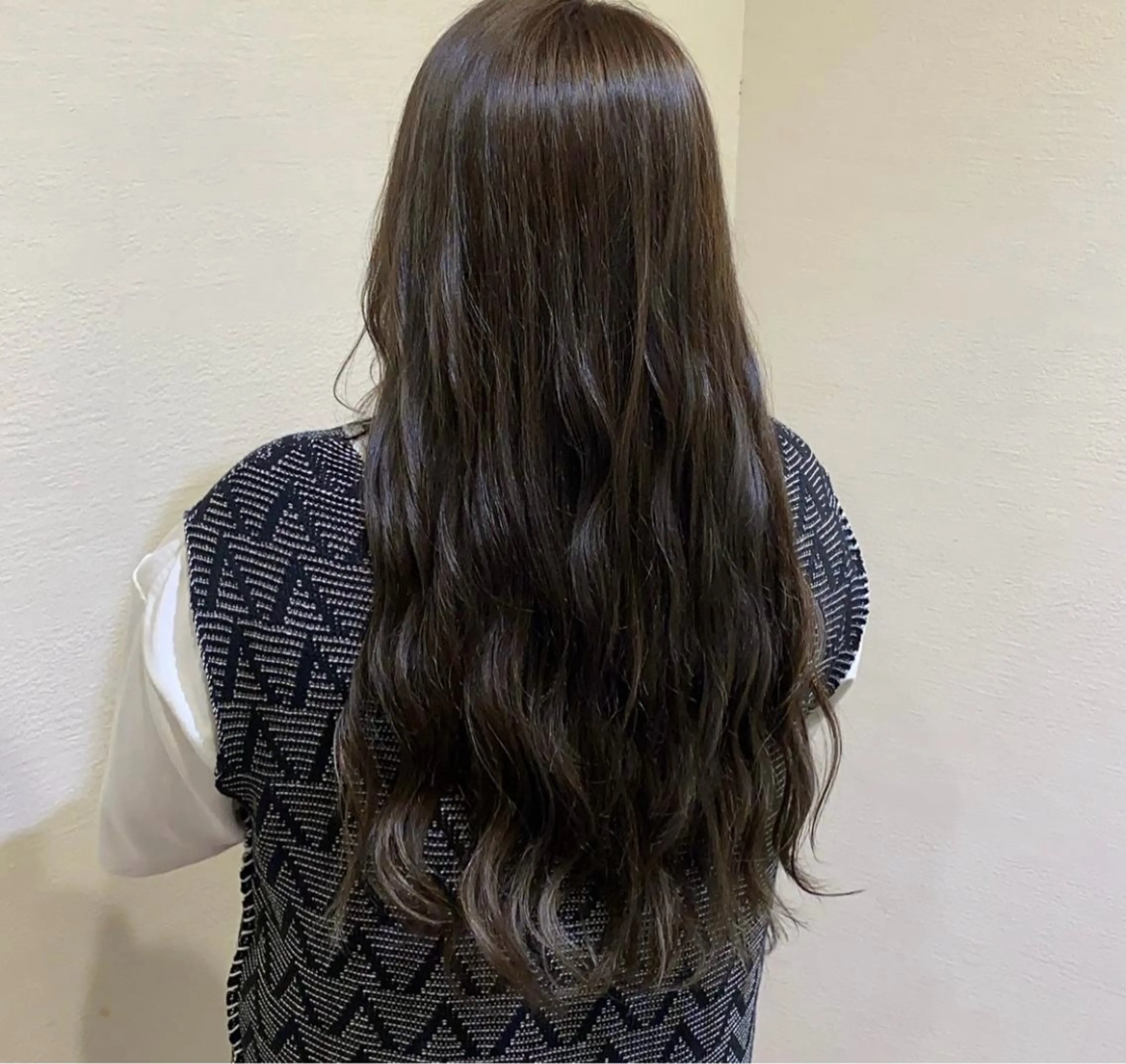 ロング カラー アッシュ 透明感カラー オレンジ 柳澤 夢叶のヘアスタイル