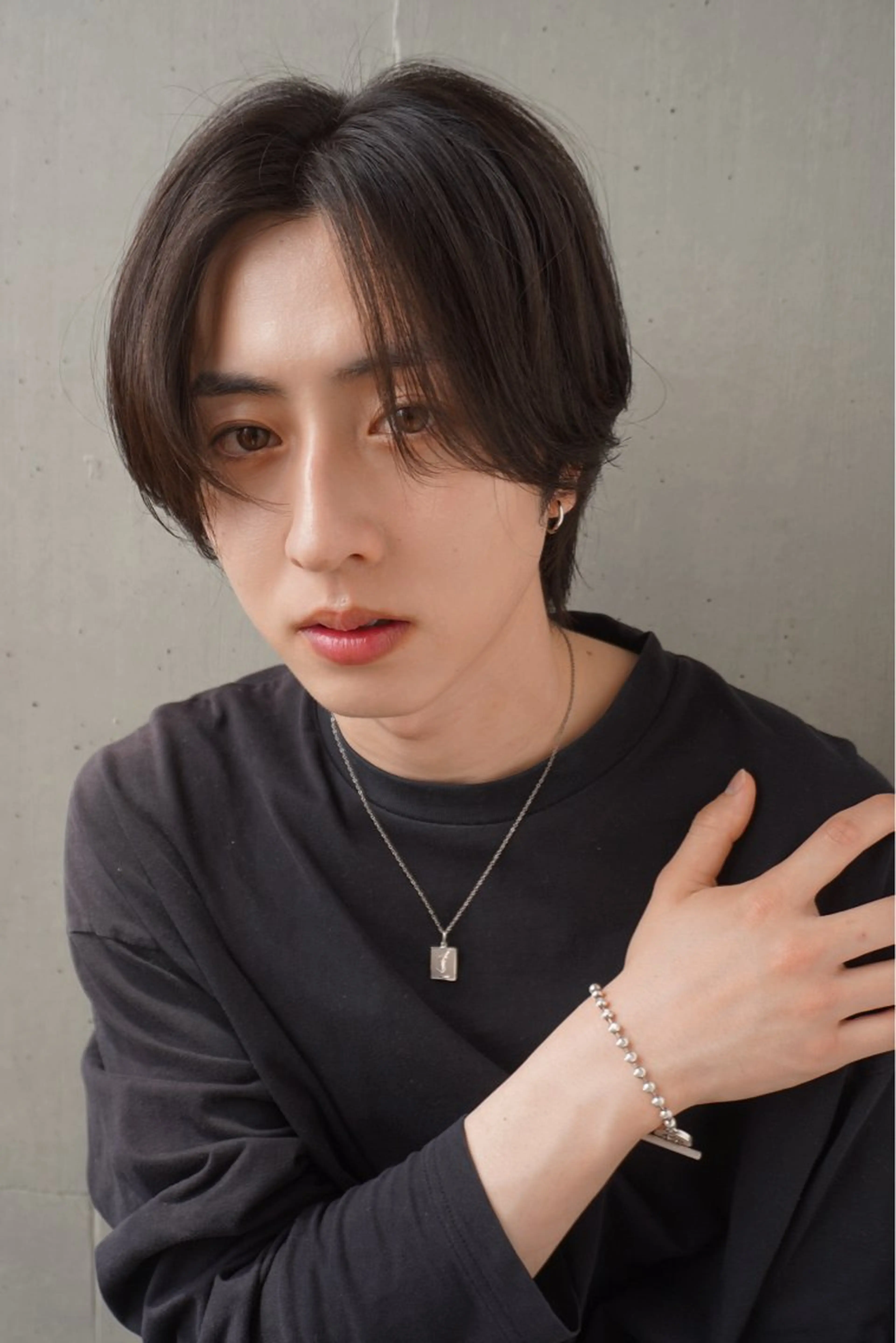 ミディアム メンズ カット メンズ職人/センター パート/富沢真斗のヘアスタイル