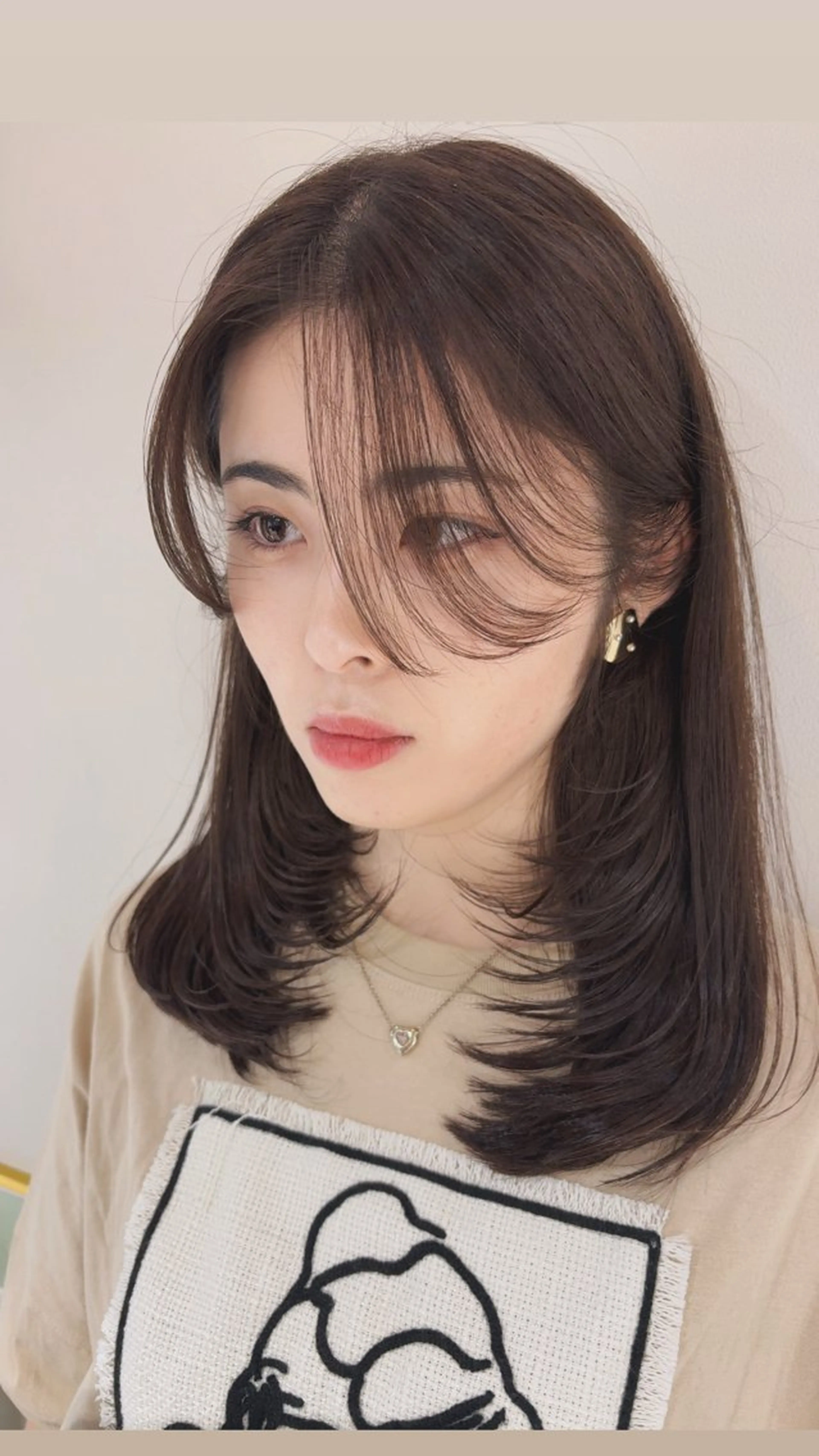 ミディアム カラー ヘアアレンジ 透明感カラー くびれヘア 顔まわりレイヤー 顔周りカット 韓国風ヘア カット ヘアカラー トリートメント ヘッドスパ ヘアセット 【副店長】六三四🌻 カラー指名No.1のヘアスタイル