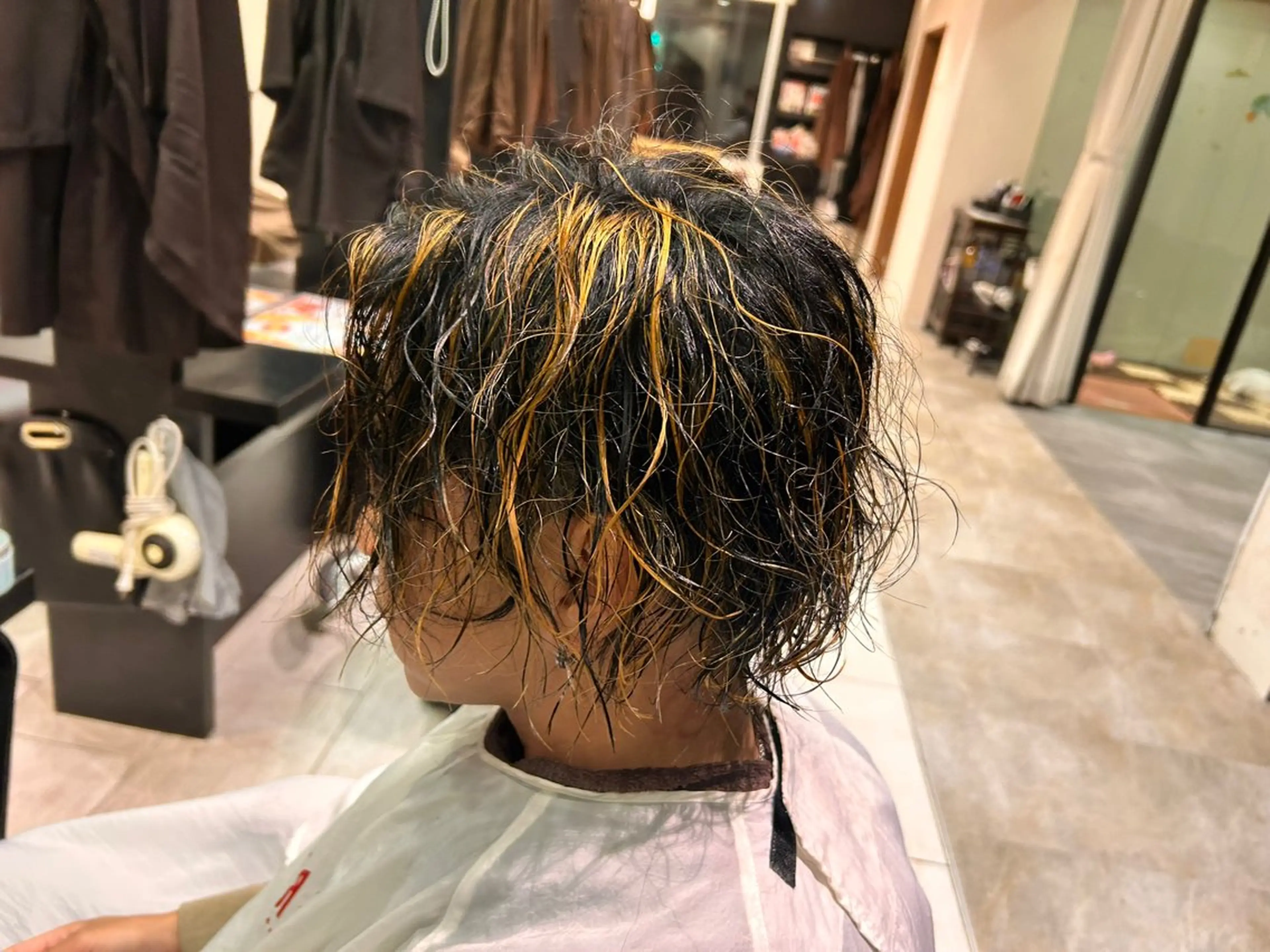 カラー メンズ メンズハイライト ハイライトカラー EARTH大宮宮原店所属・ri kuのヘアスタイル