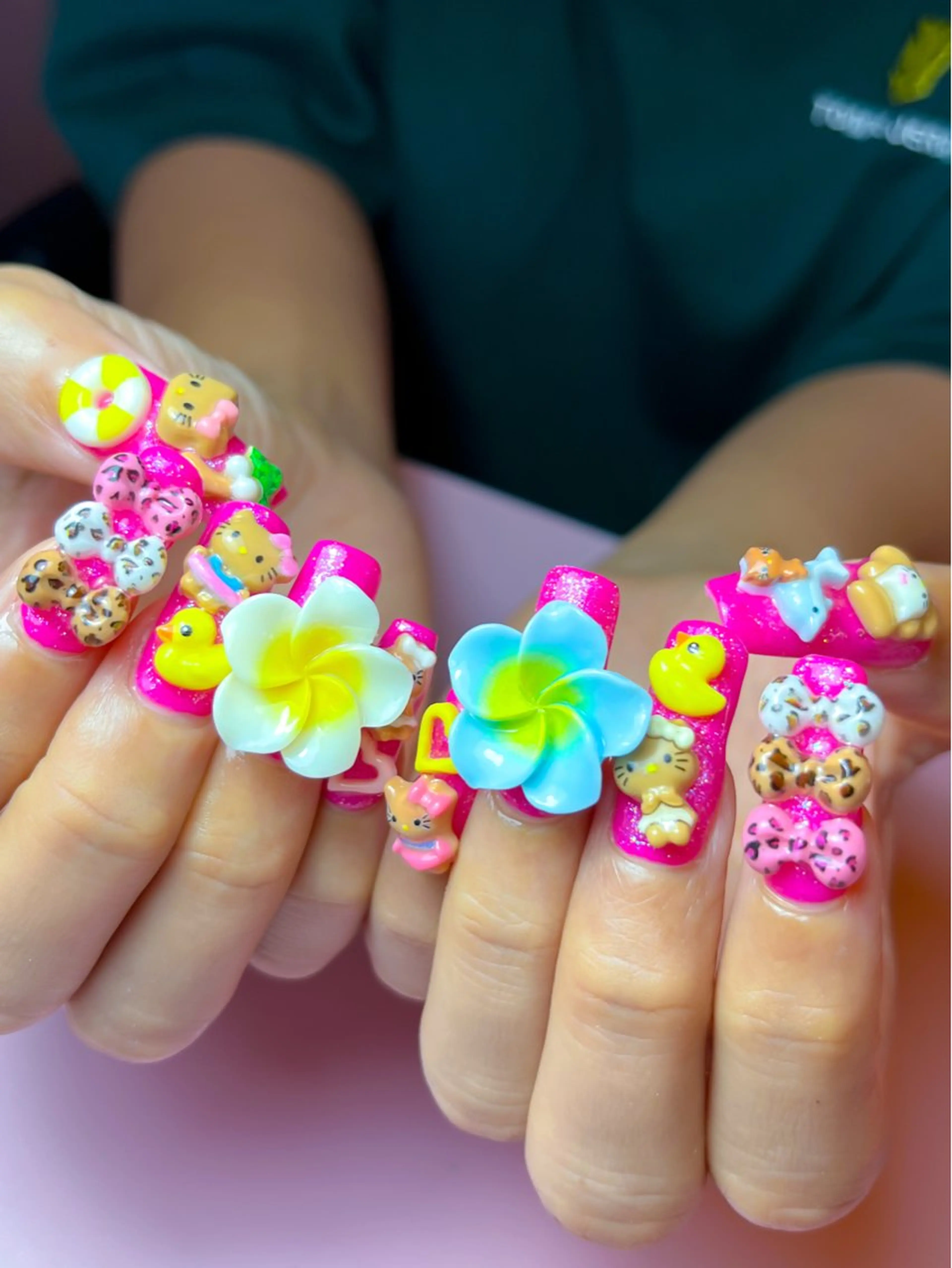 ネイル リボン ハンドネイル ハンドケア ナツインフィニティ ネイルズ（なつ）のネイルデザイン