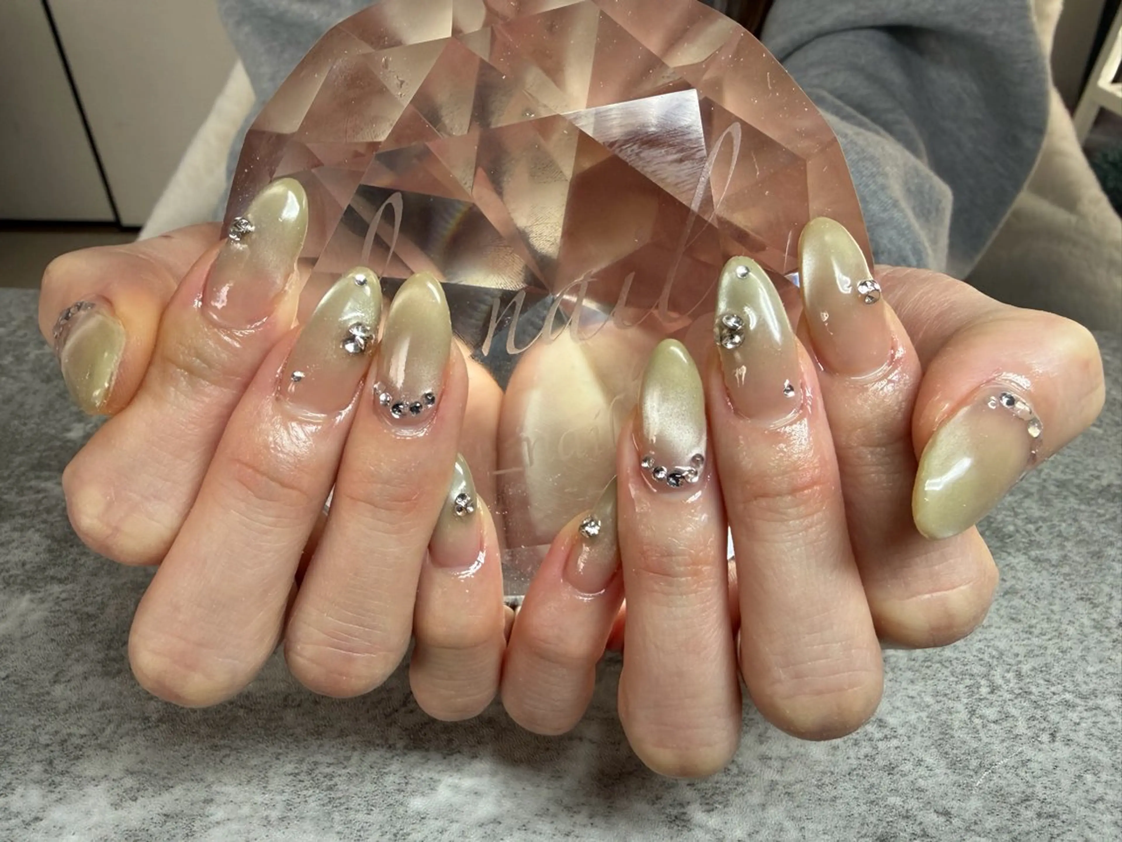 ネイル 持ち込み 佐野 愛美のネイルデザイン