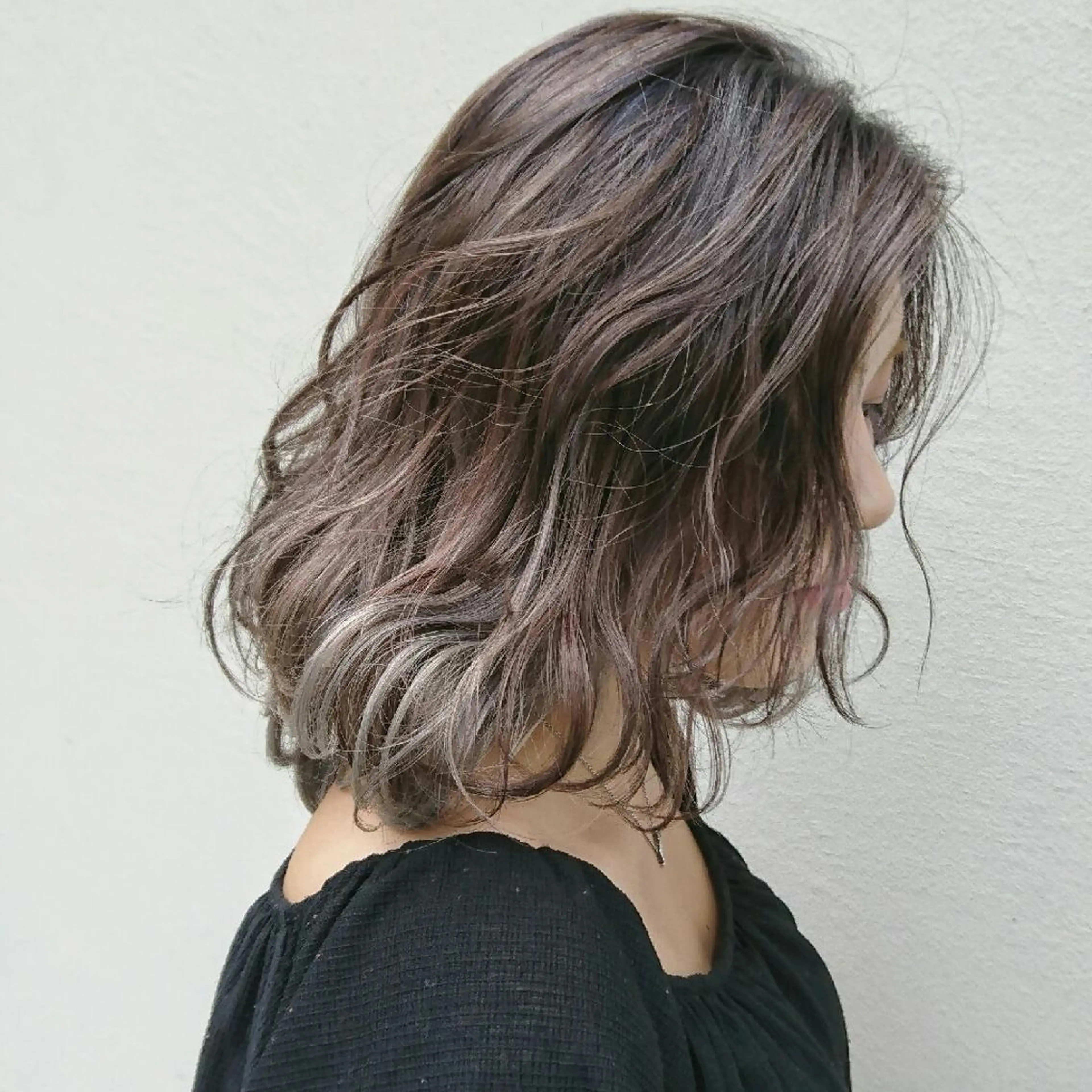 ミディアム カラー ハイライトカラー ハイライト 艶髪✨ハイトーン ✨ホワイト✨北宗一郎のヘアスタイル