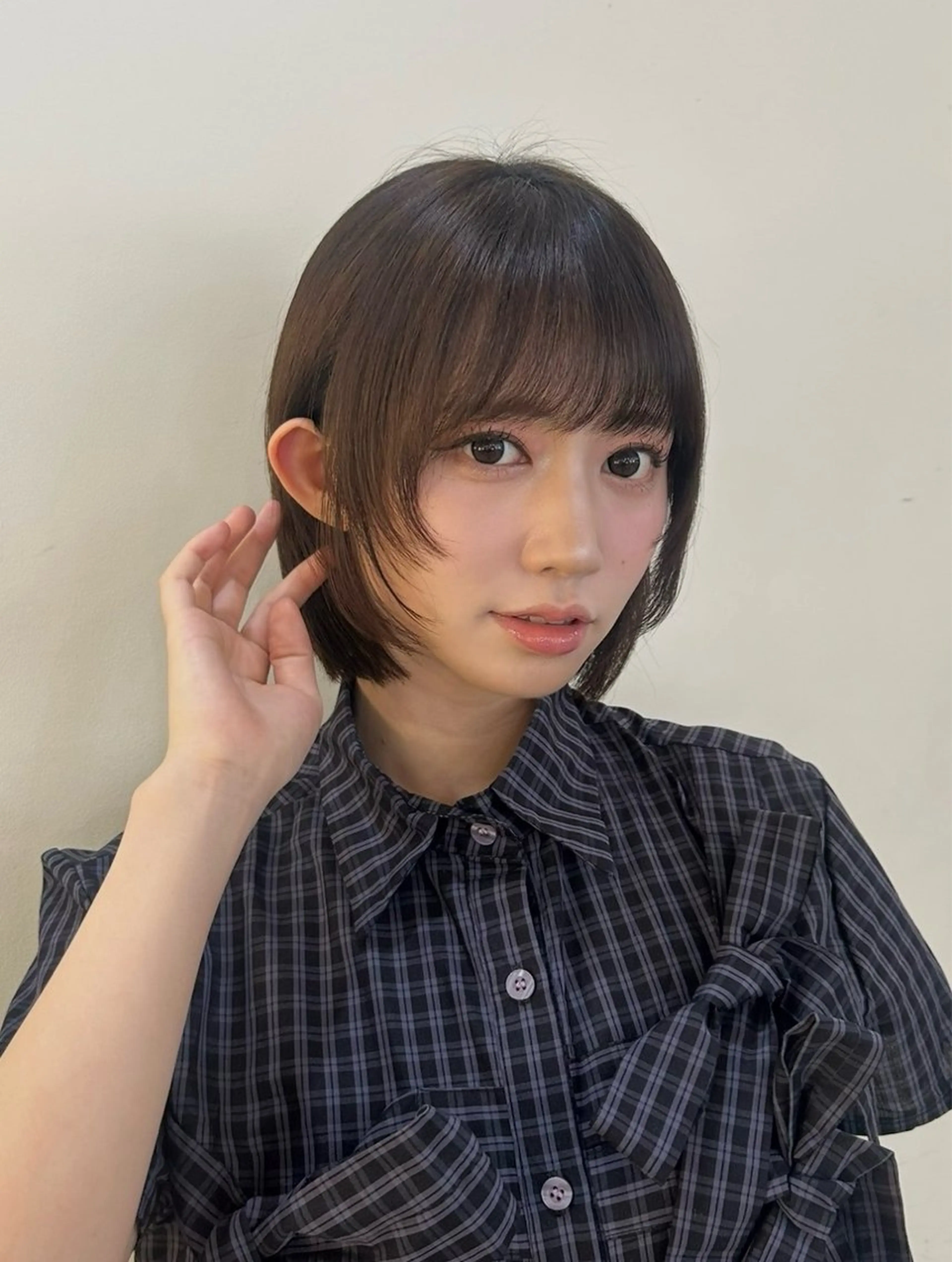 ショート カラー レイヤー/ボブ/透明 感カラー/佐藤奈由のヘアスタイル