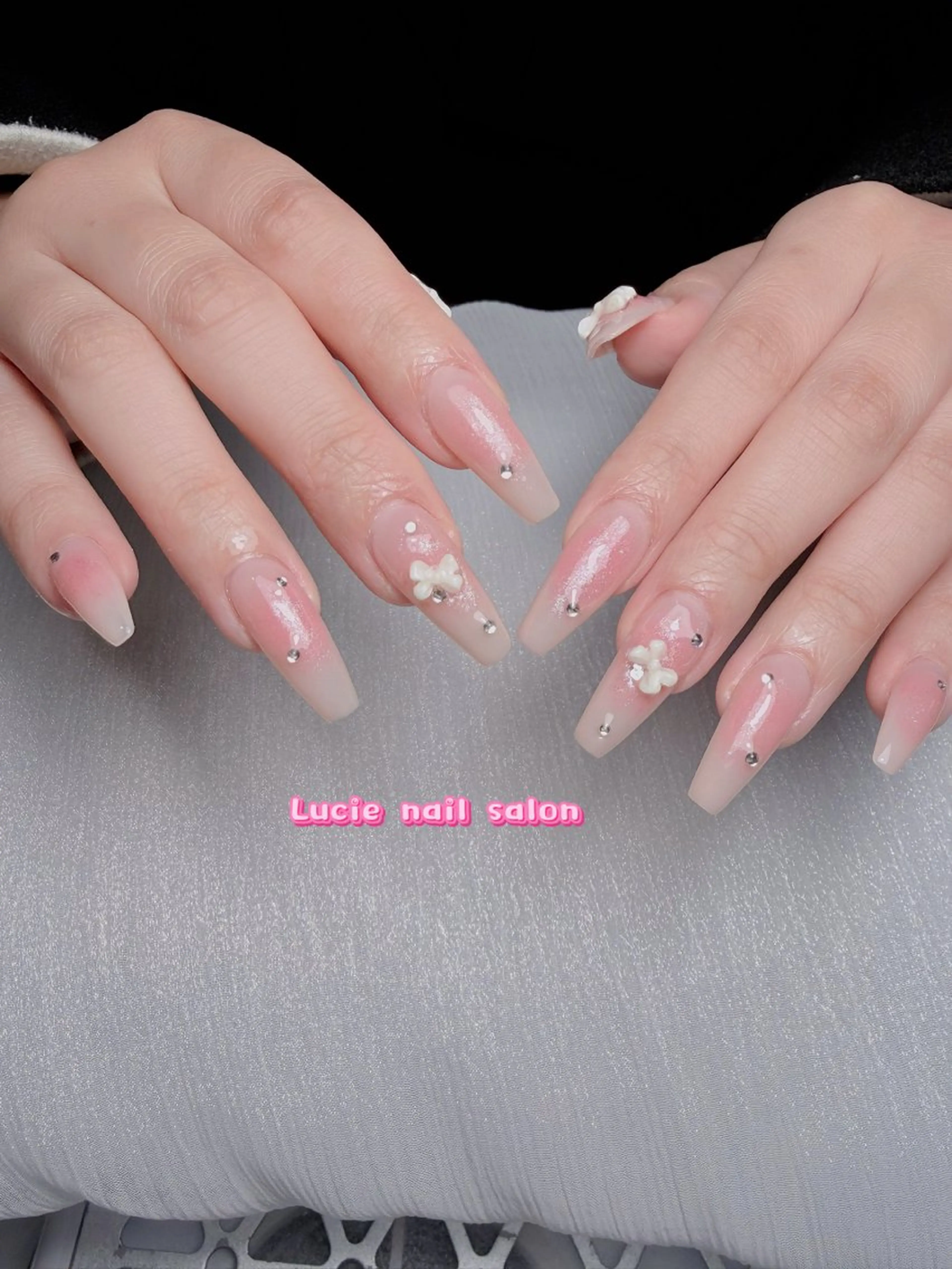 ネイル ボルドー チークネイル 成人式 フレンチネイル キラキラネイル ハンドネイル LUCIE NAIL SALON所属・LU CIEのネイルデザイン