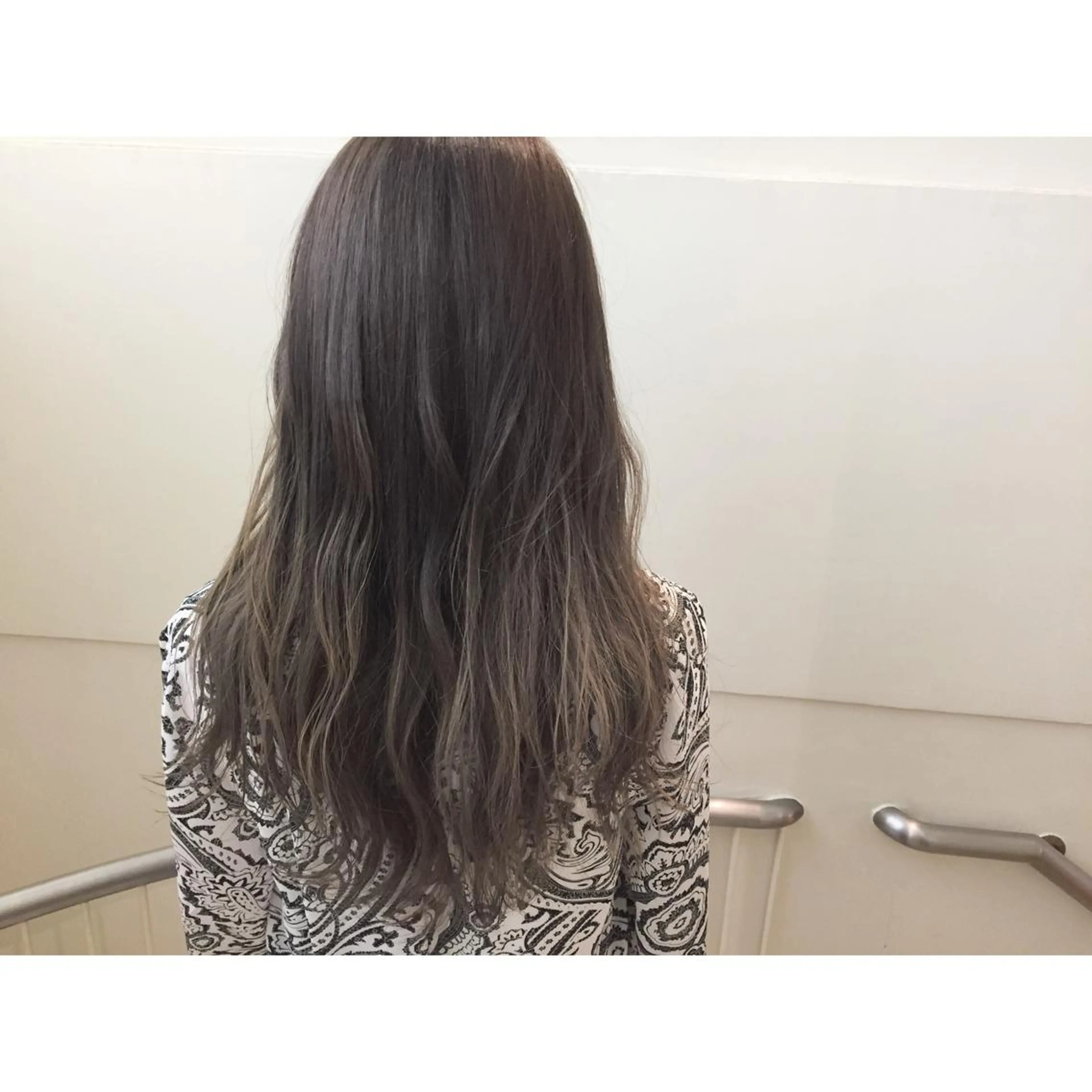 ロング カラー 加藤 利基のヘアスタイル