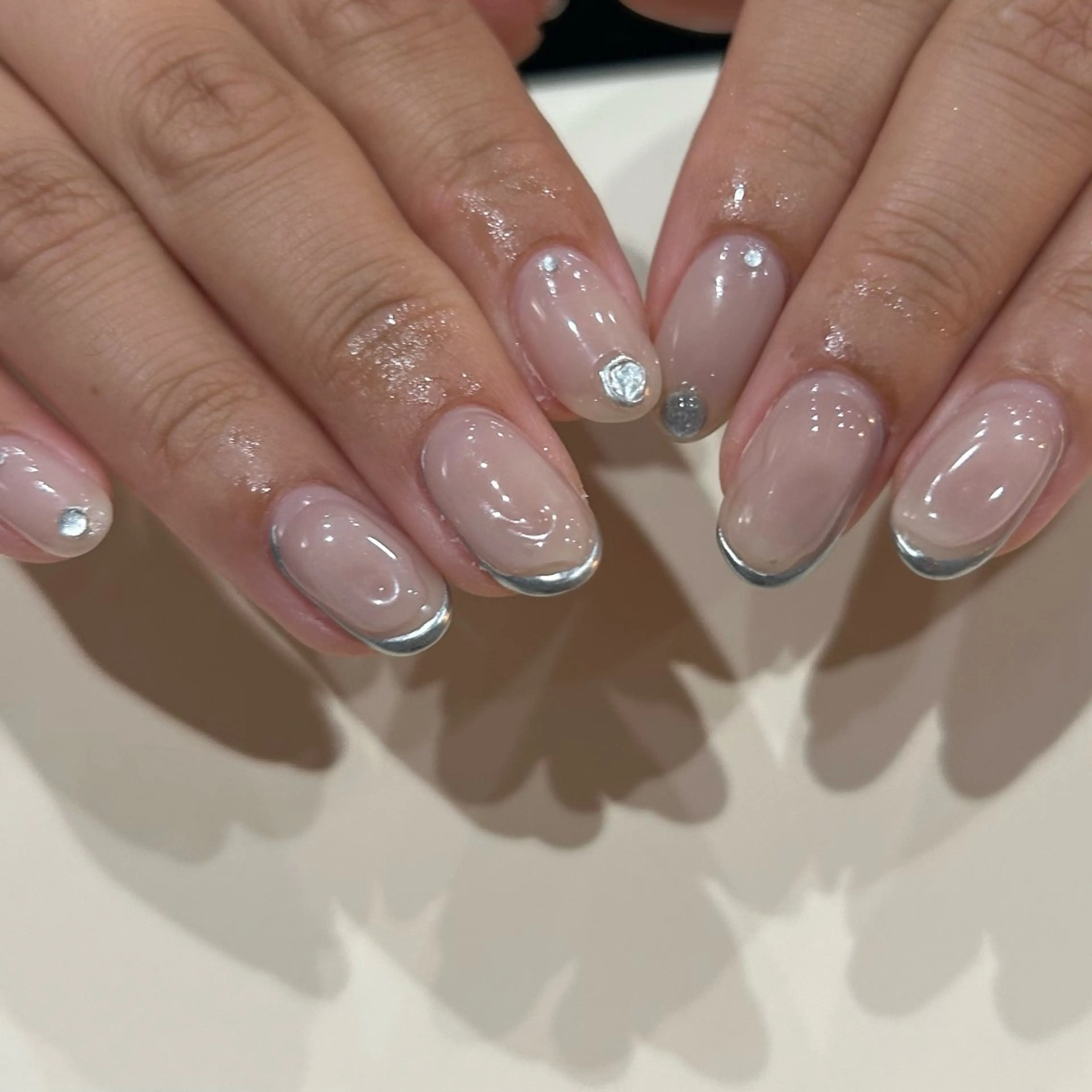 ネイル シルバー ハンドネイル scré as Ételのネイルデザイン