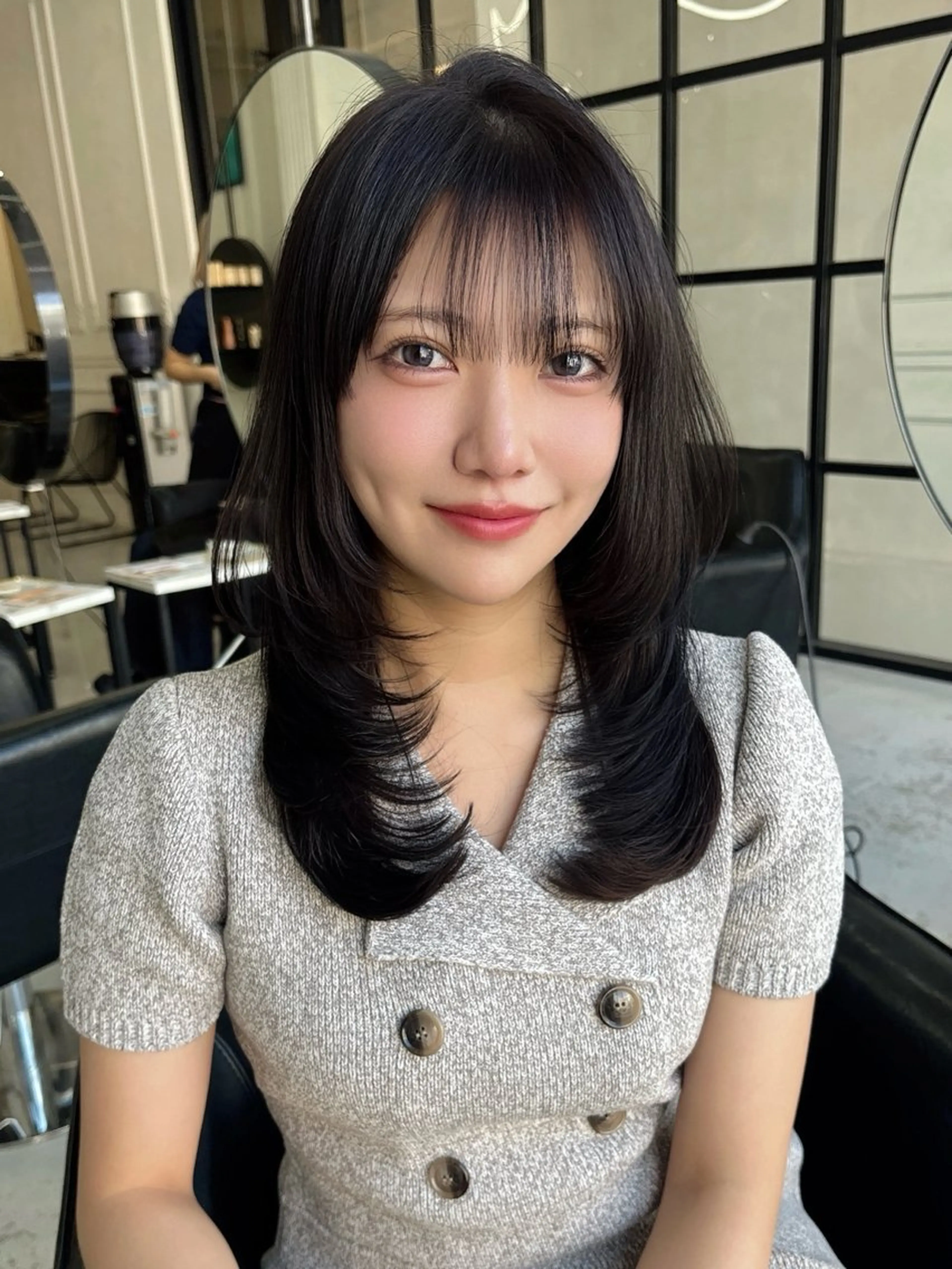 ミディアム カラー レイヤーカット MaisonHALU 松浦光咲のヘアスタイル