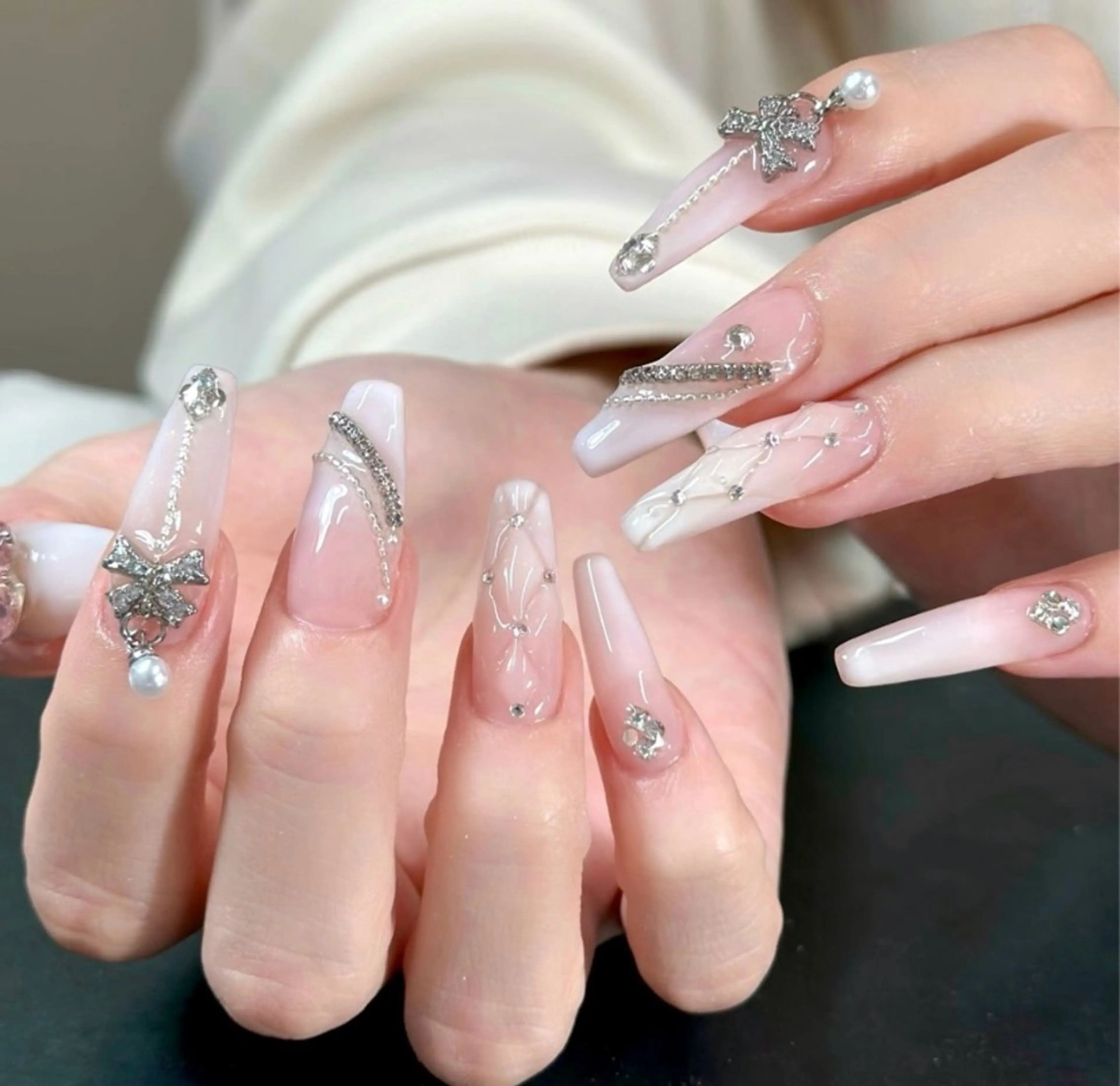 ネイル オーロラネイル チークネイル フレンチネイル 韓国ネイル マグネットネイル ANA 168 池袋のネイルデザイン