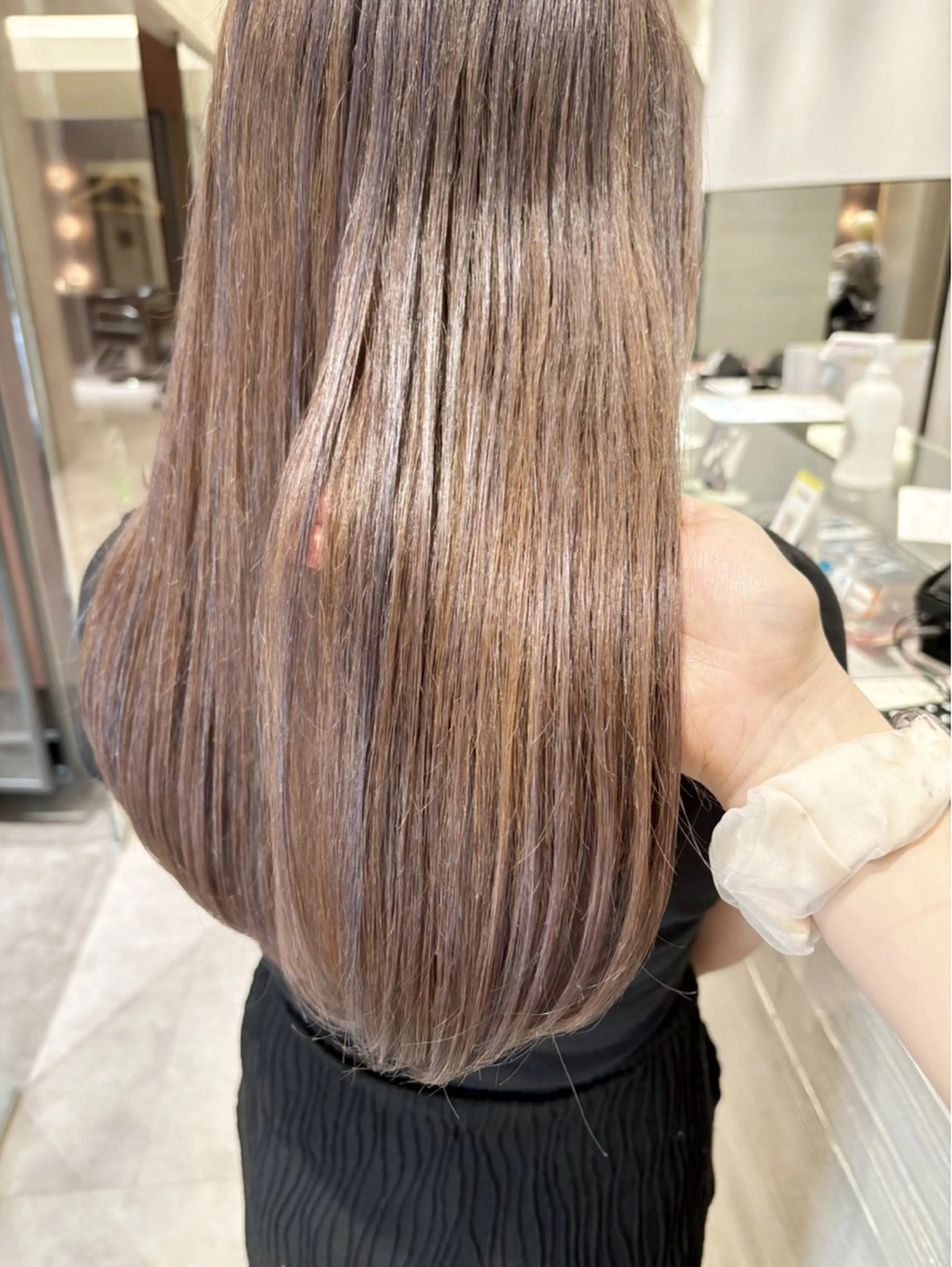 ロング ラベンダーベージュ ハイライト カット ヘアカラー NEST by chord （ネストバイコード）所属・🤍関根 朋香🤍のヘアスタイル