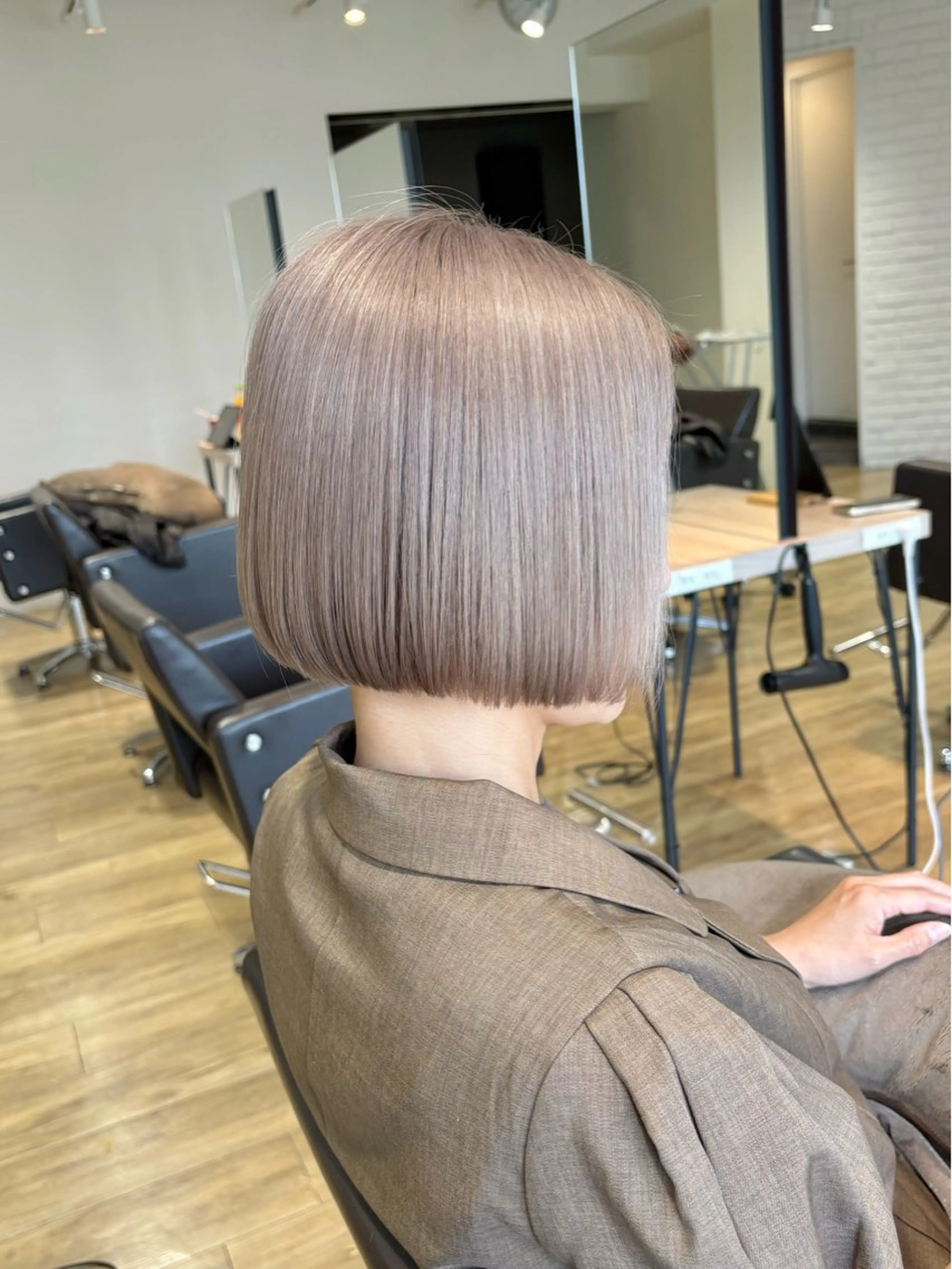 ミディアム カット ヘアカラー トリートメント N＋所属・前田 菜奈子のヘアスタイル