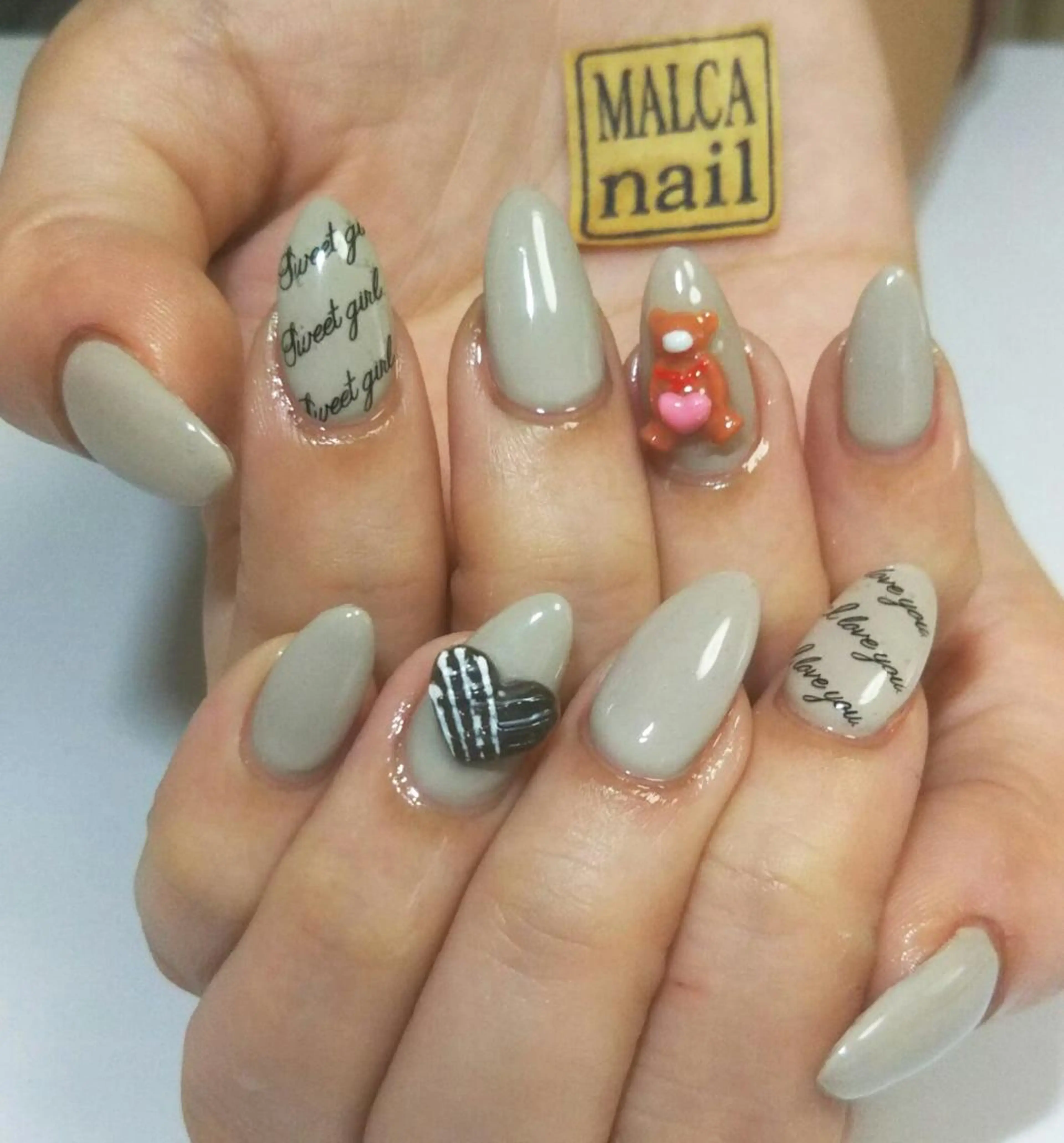 ヘアアレンジ パーマ ネイル キッズ マツエク・マツパ カラー MALCAnail(マルカネイル)所属・荒木 莉奈のネイルデザイン