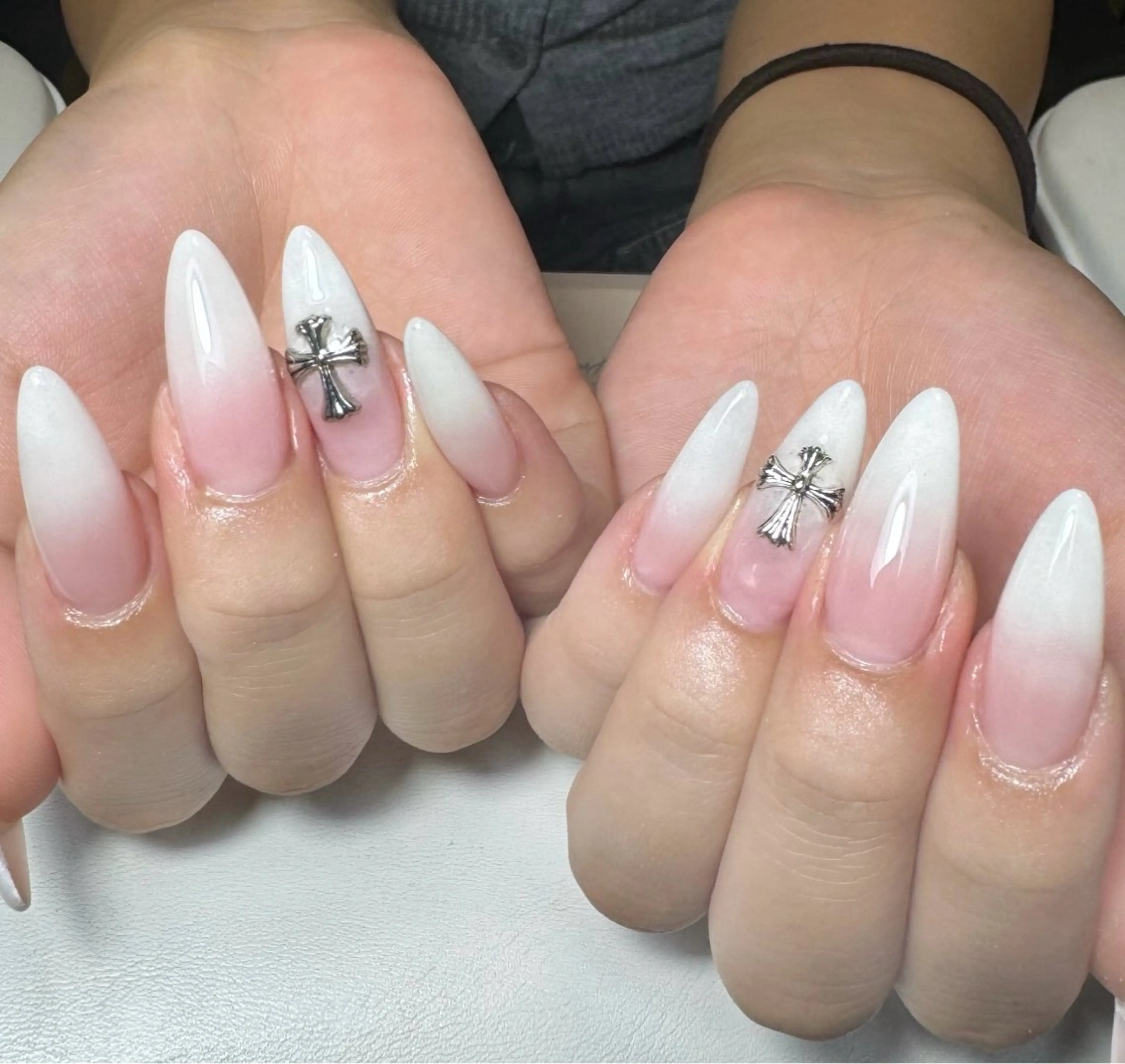 チップ長さ出し10本+ワンカラーorグラデーション　+  2本やり放題 (オフ無し)の写真