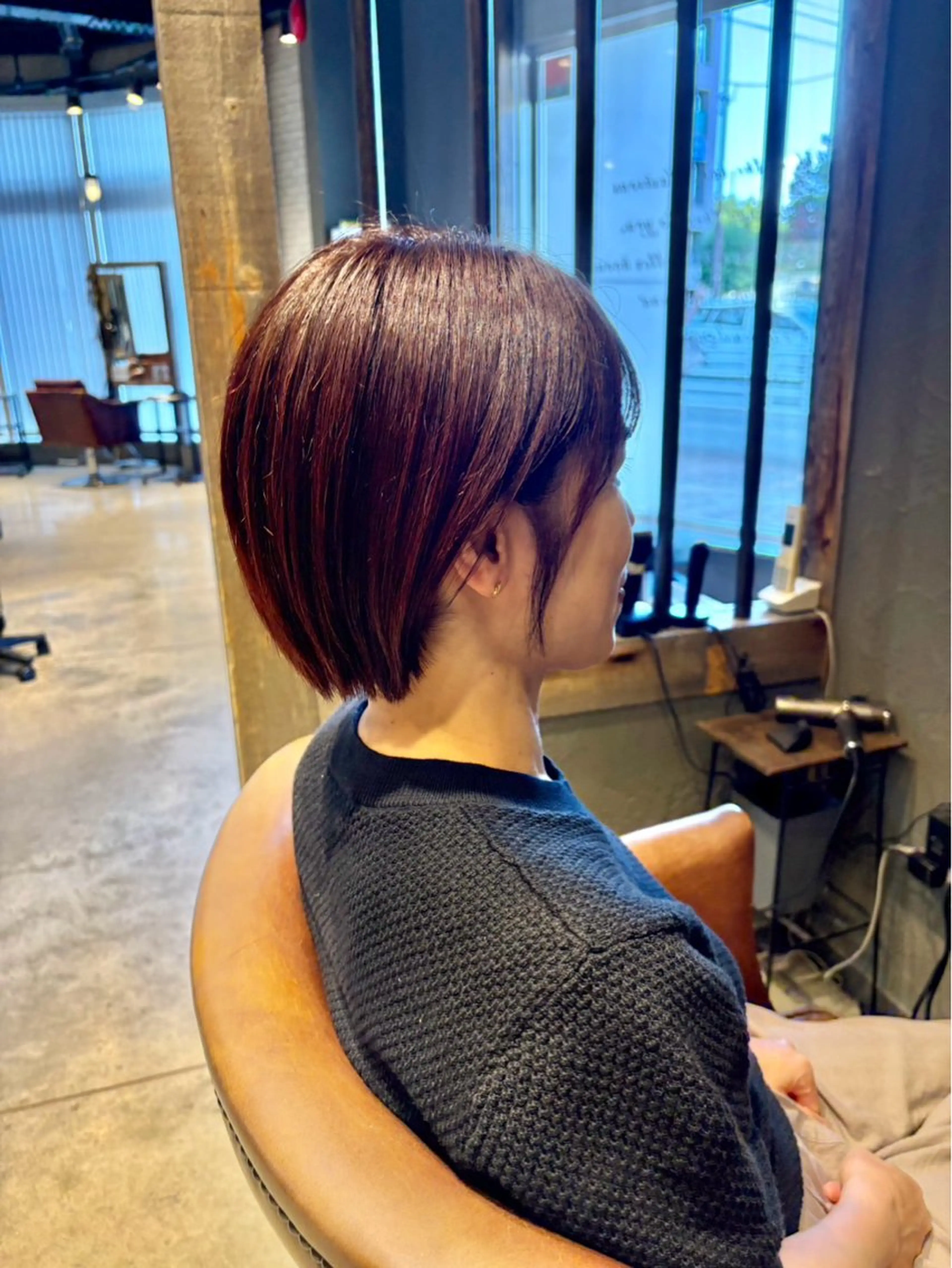 ショート カラー ボルドーカラー ボブ fizz　crop所属・カンノ ヒナのヘアスタイル