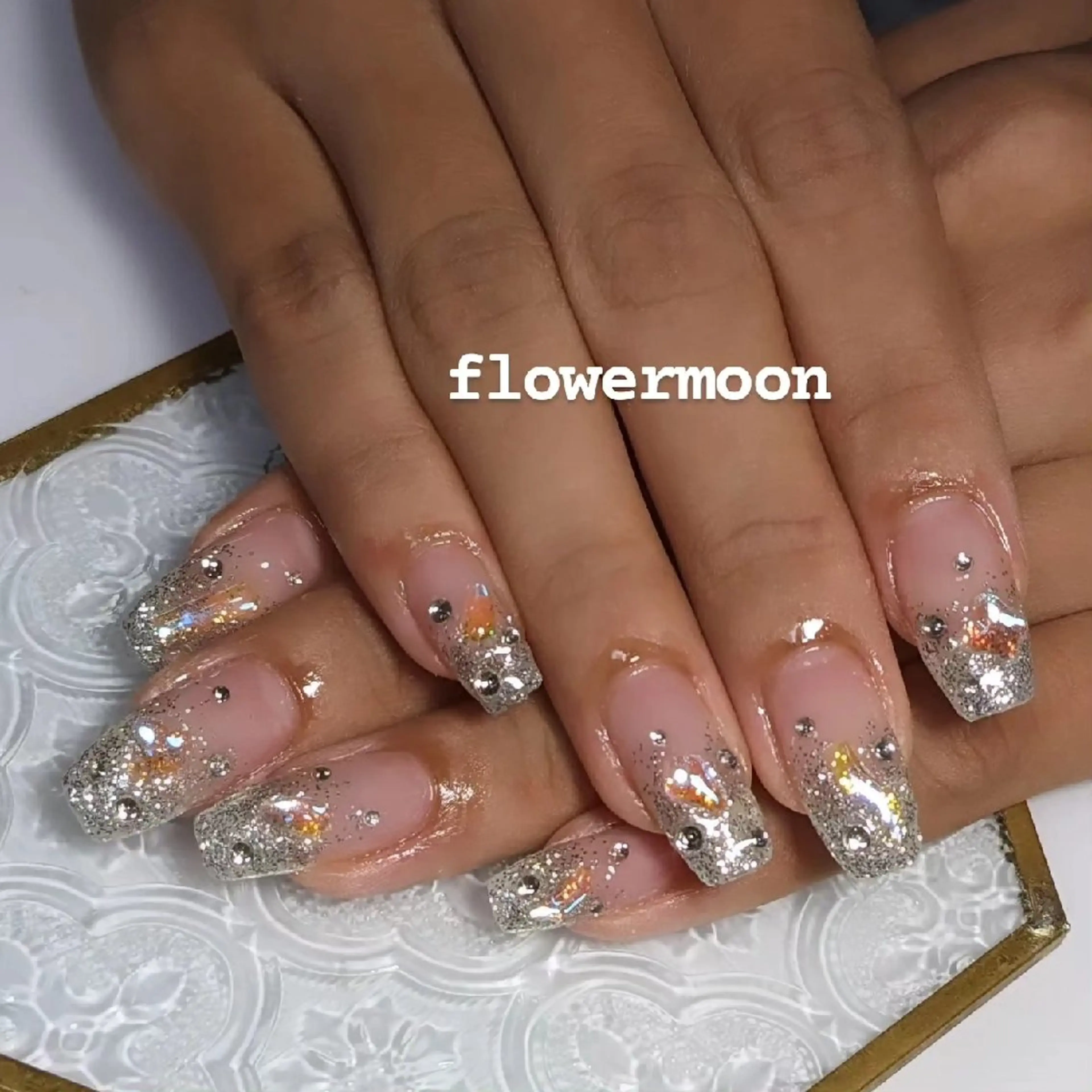 ネイル オーロラネイル グラデーション ストーンネイル フラワー ムーンのネイルデザイン