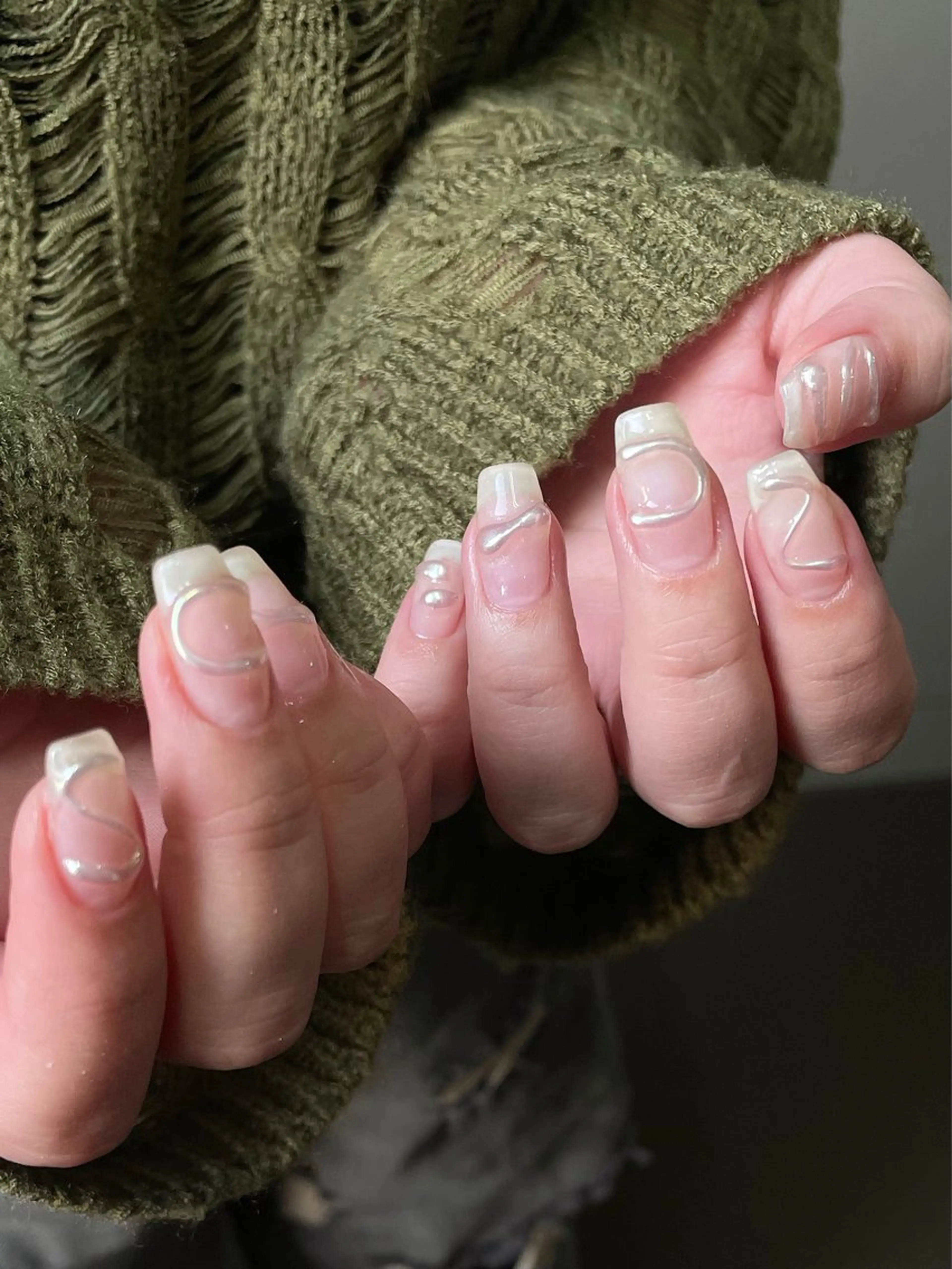 ネイル クリアネイル ぷっくりネイル シルバー F room 表参道のネイルデザイン