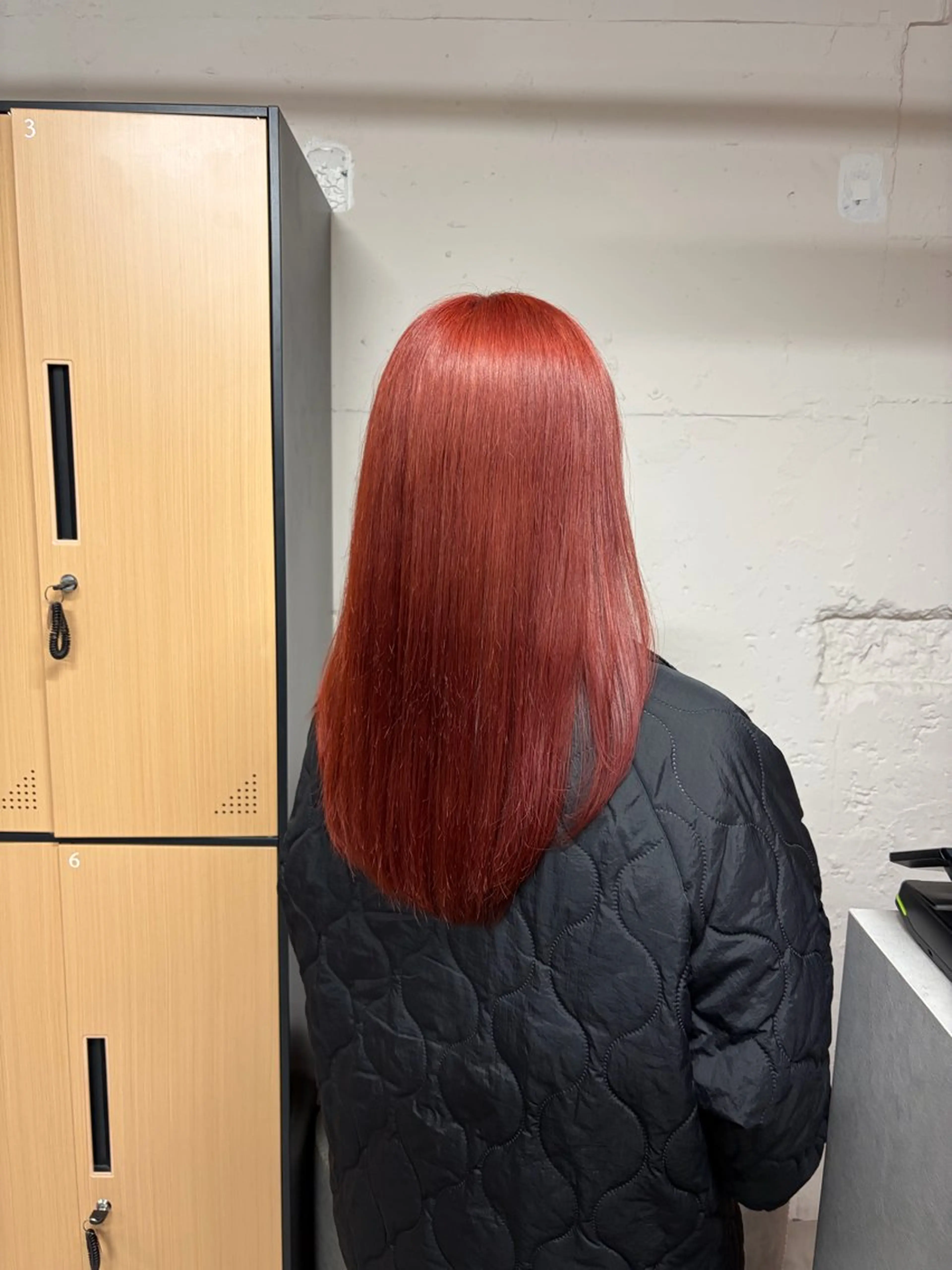 ロング カラー オレンジ オレンジレッド レッドカラー ヘアカラー tokute よしかわなお🍒のヘアスタイル