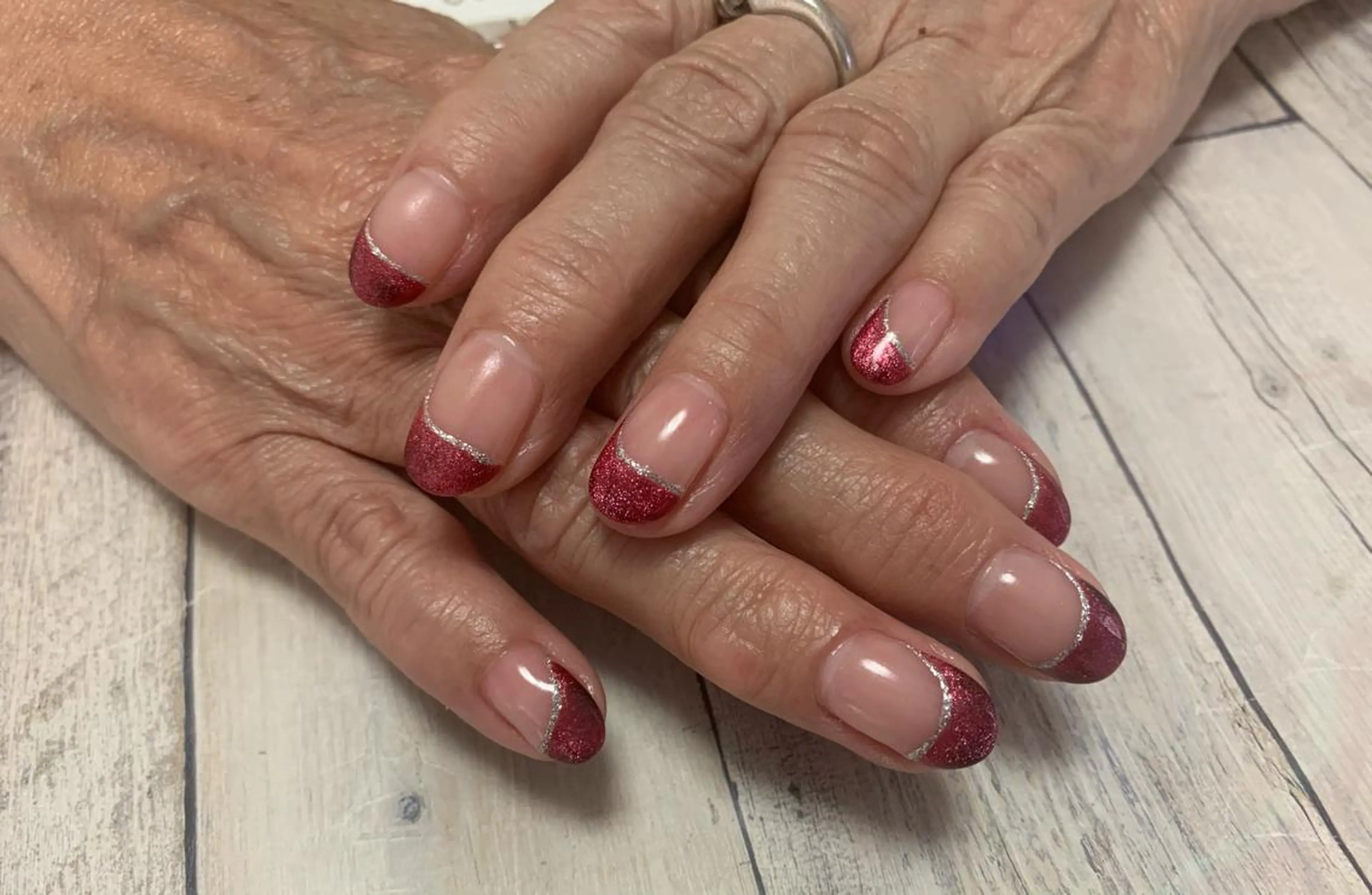 ネイル フレンチネイル ラメ(グリッター) nico.nico.mark NAIL所属・小林 梓のエステ・リラクイメージ